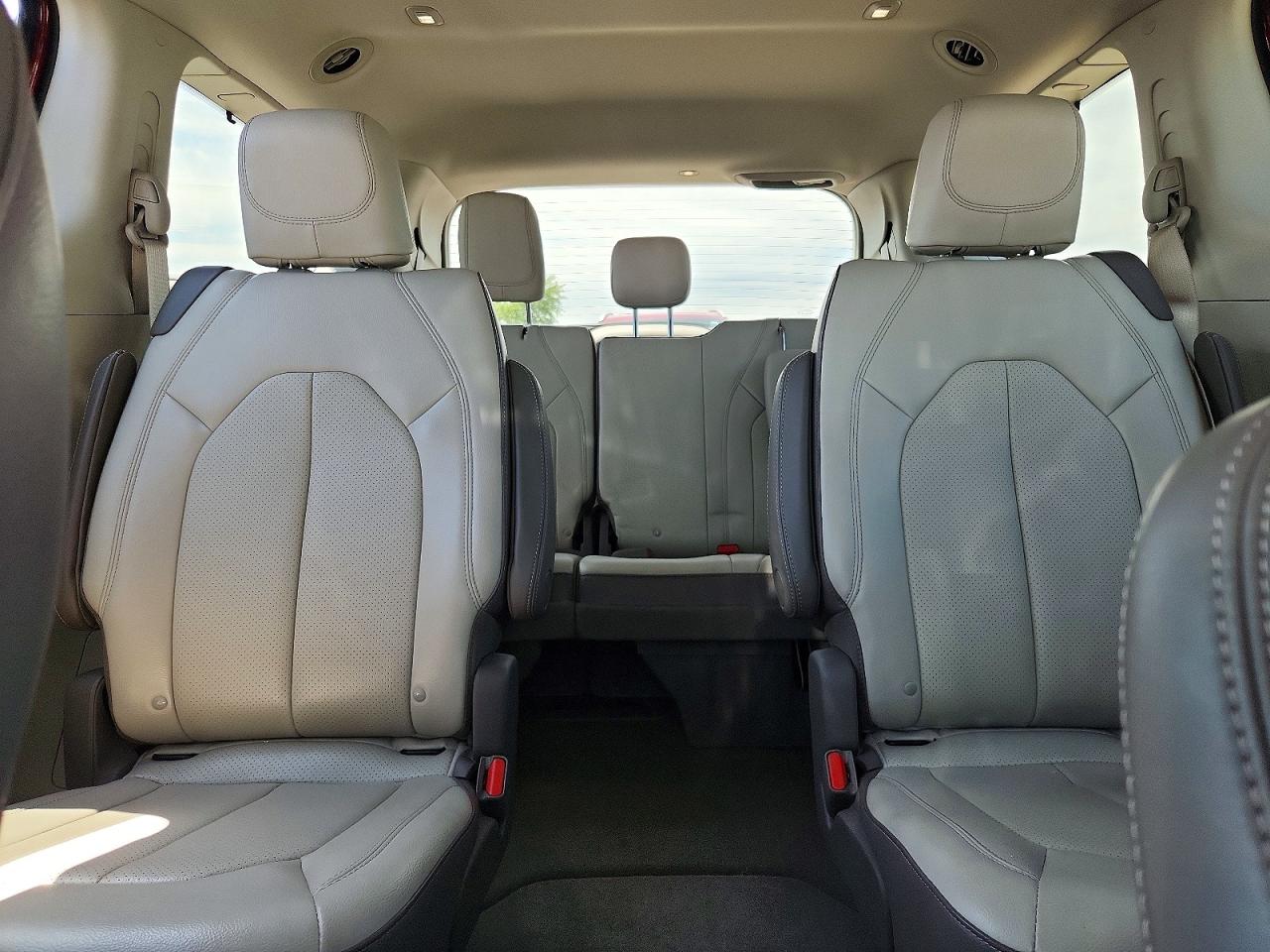 2018 Chrysler Pacifica Touring L Burgundy vin: 2C4RC1BG8JR128685