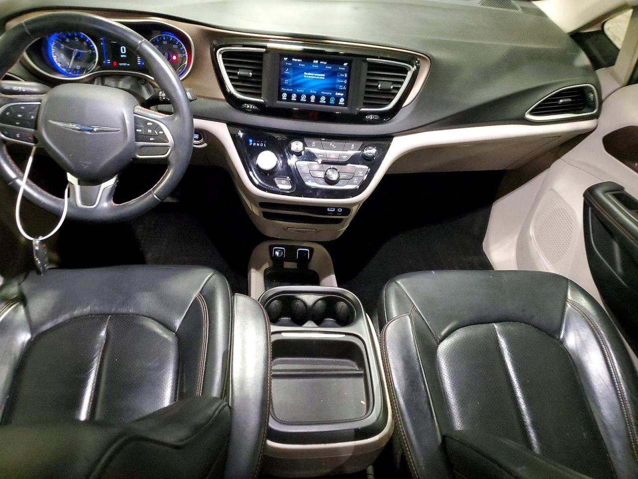 2018 Chrysler Pacifica Touring L Gray vin: 2C4RC1BG8JR149181