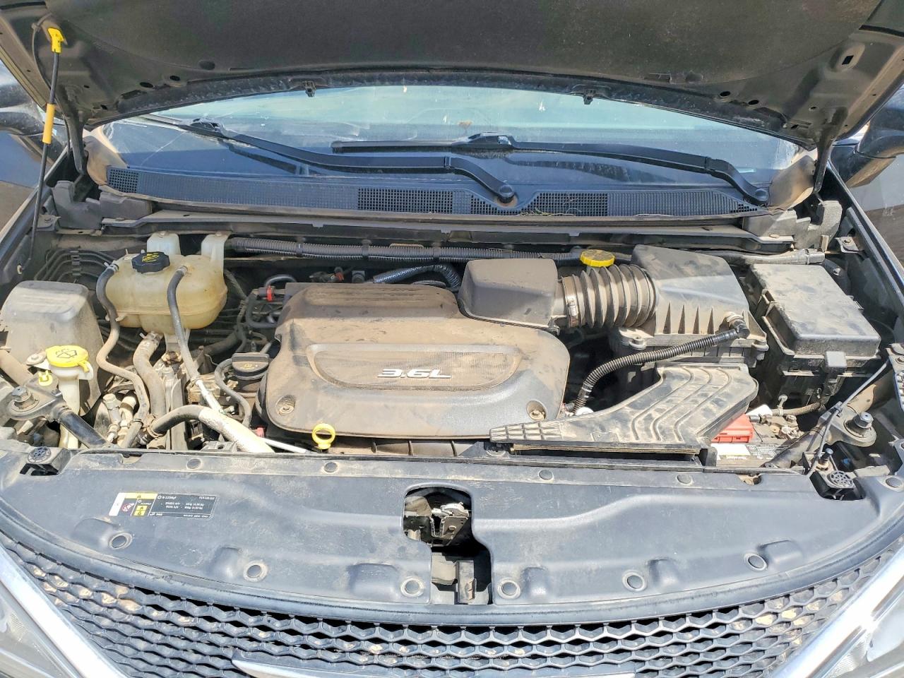 2018 Chrysler Pacifica Touring L Black vin: 2C4RC1BG8JR186201