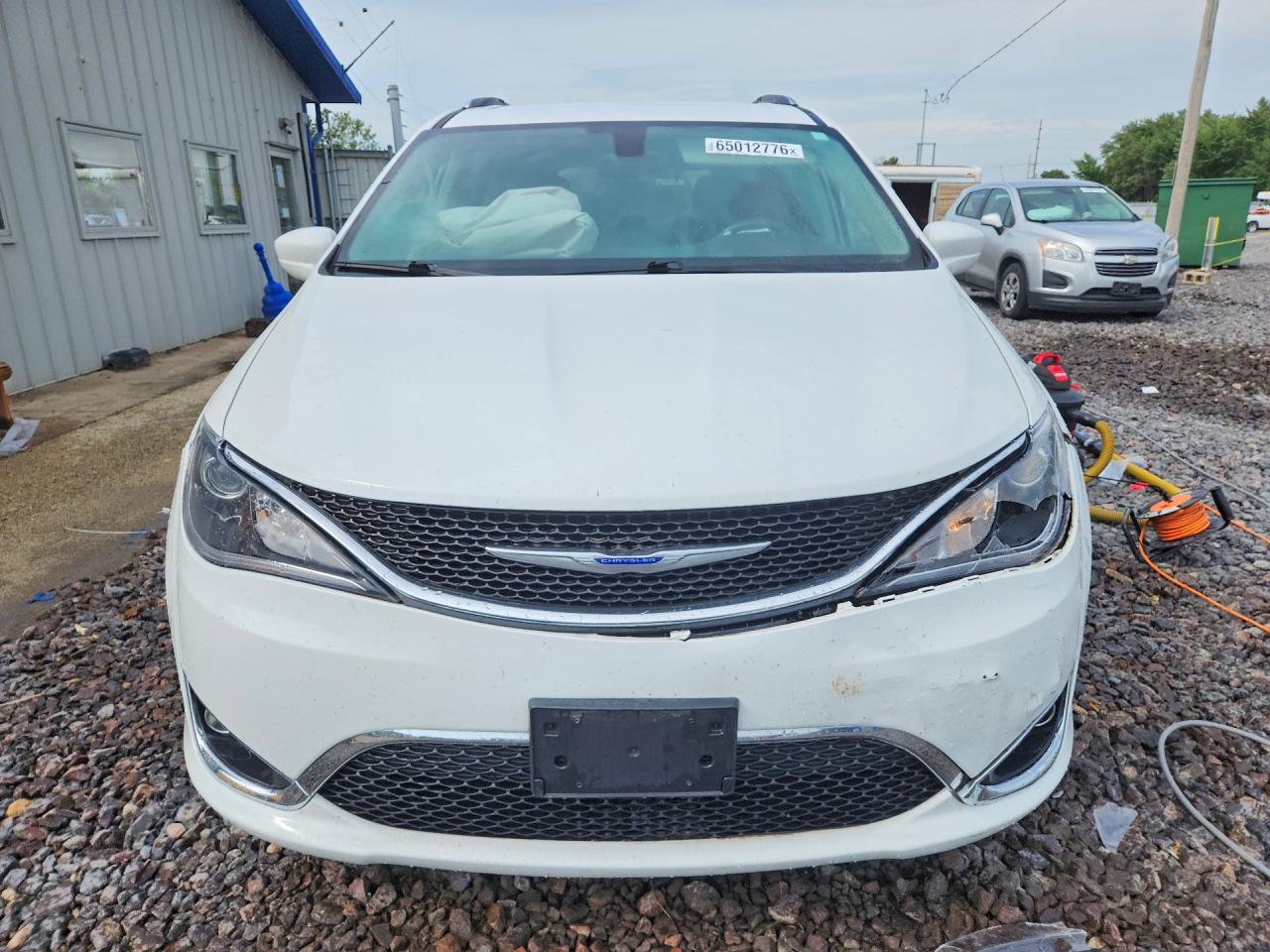 2018 Chrysler Pacifica Touring L White vin: 2C4RC1BG8JR321077