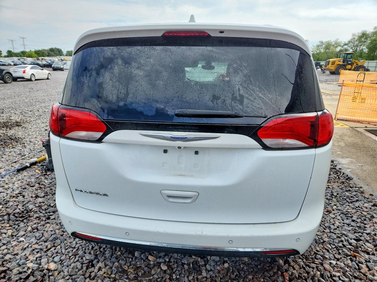 2018 Chrysler Pacifica Touring L White vin: 2C4RC1BG8JR321077