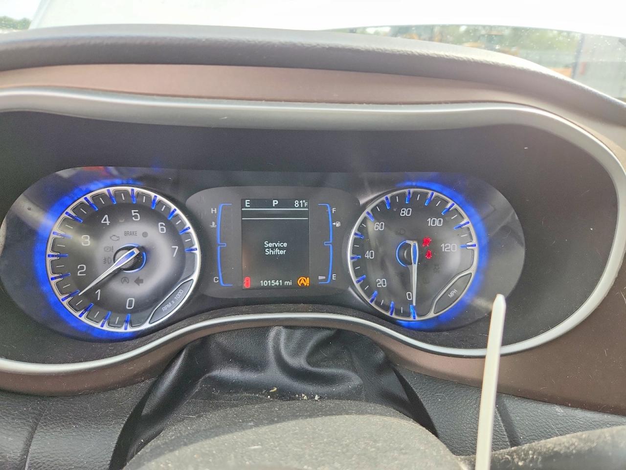 2018 Chrysler Pacifica Touring L White vin: 2C4RC1BG8JR321077