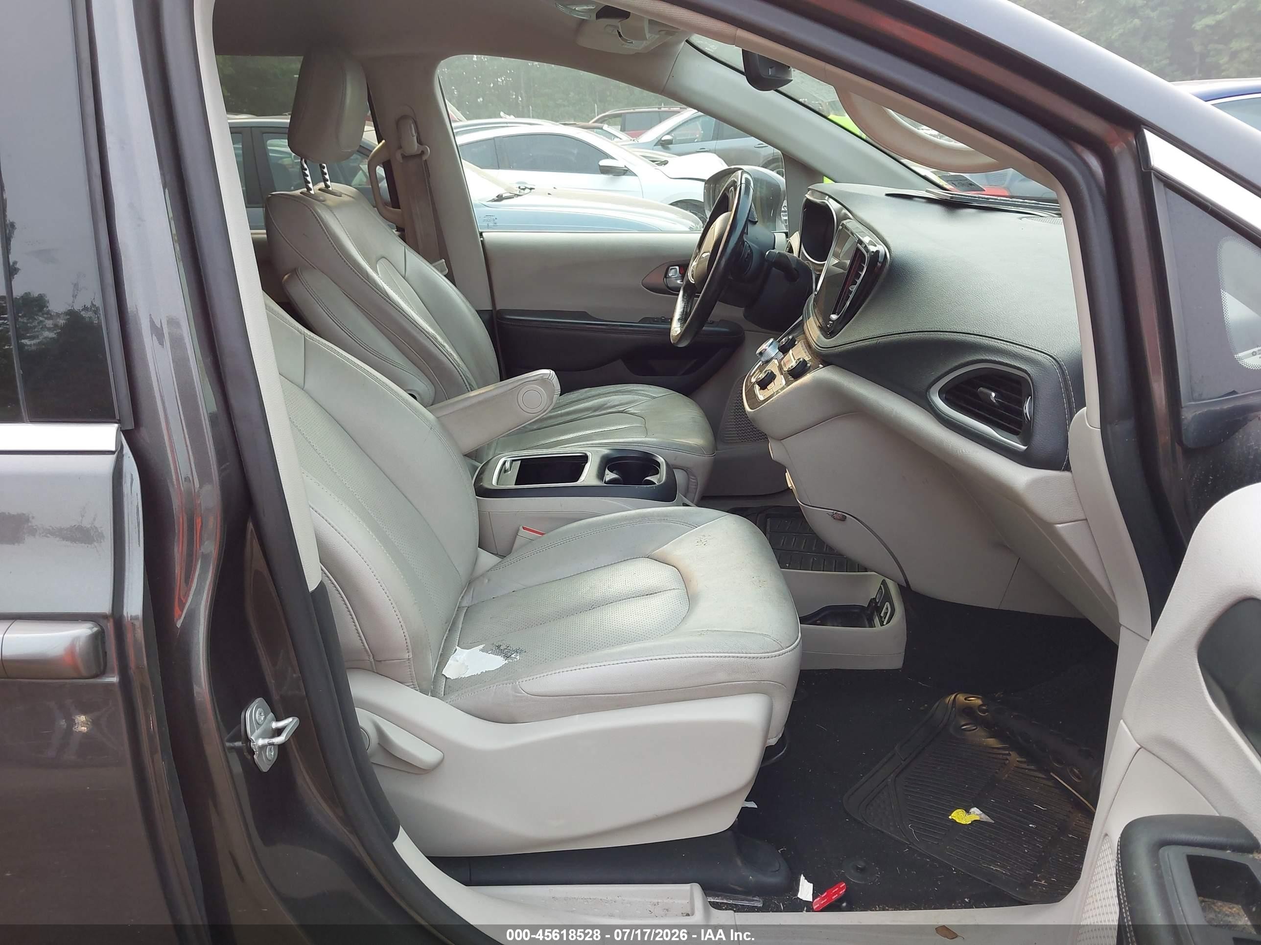 2021 Chrysler Pacifica Touring L Gray vin: 2C4RC1BG8MR532364
