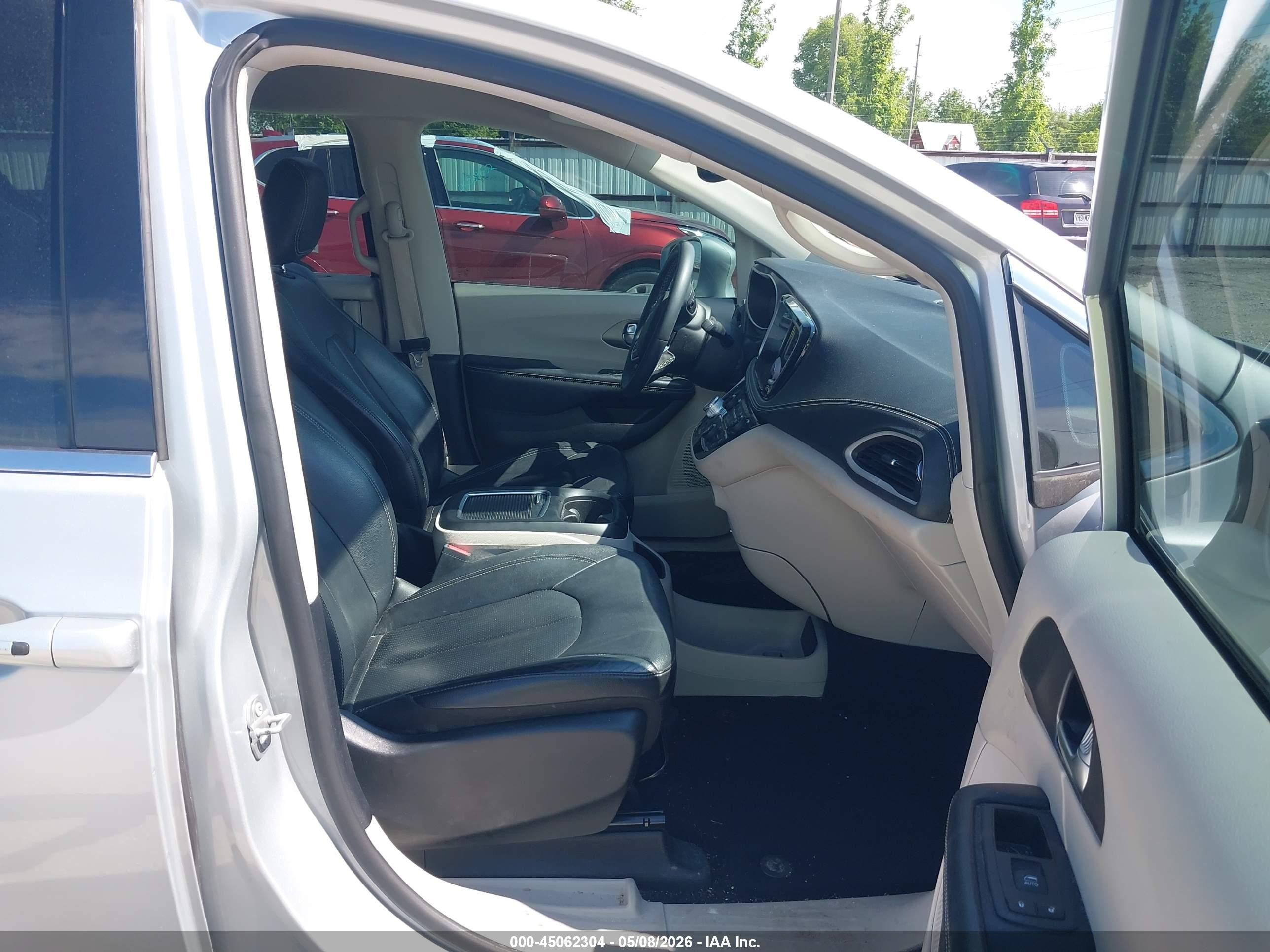 2022 Chrysler Pacifica Touring L Серебряный vin: 2C4RC1BG8NR160638