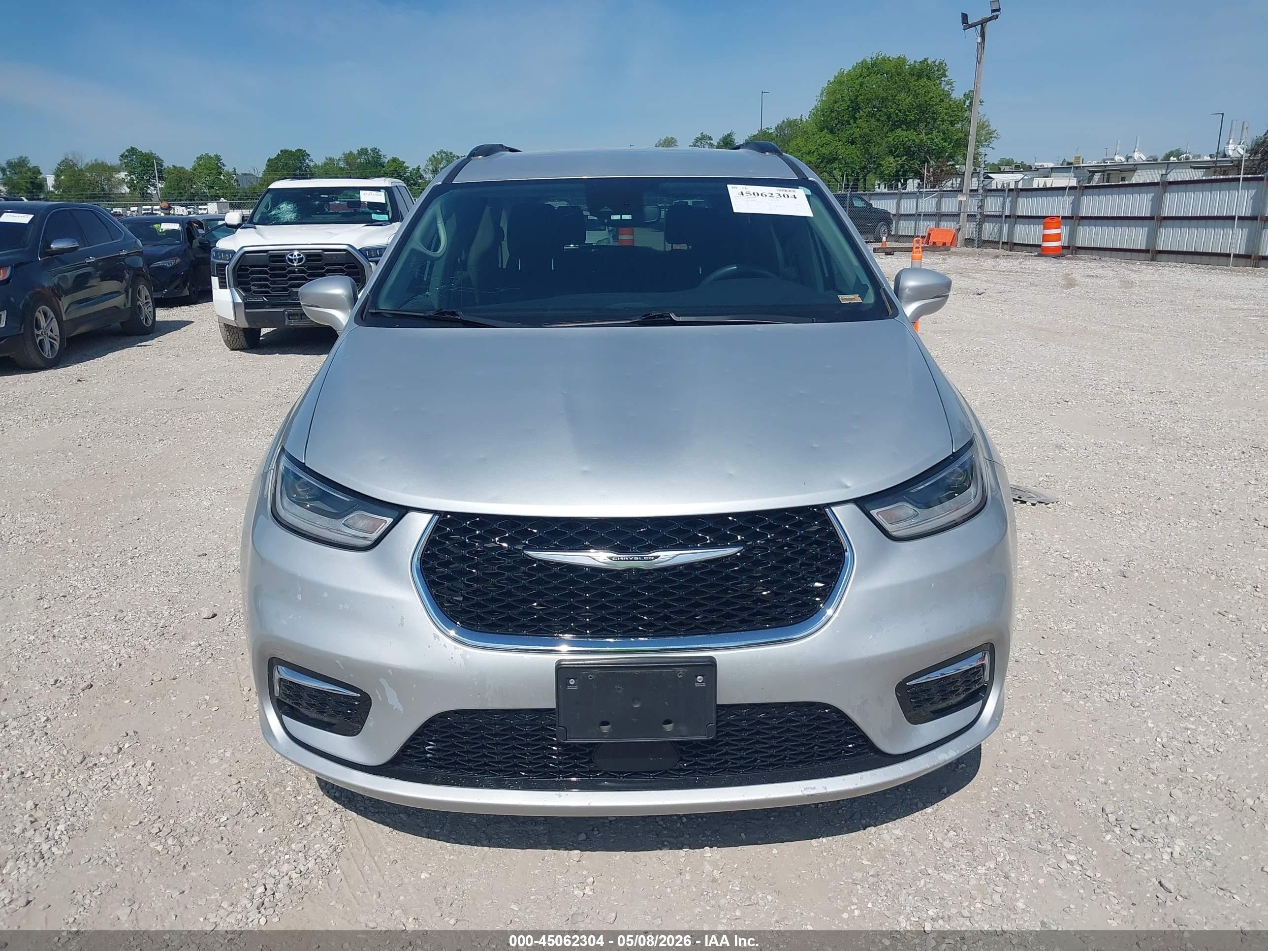 2022 Chrysler Pacifica Touring L Серебряный vin: 2C4RC1BG8NR160638