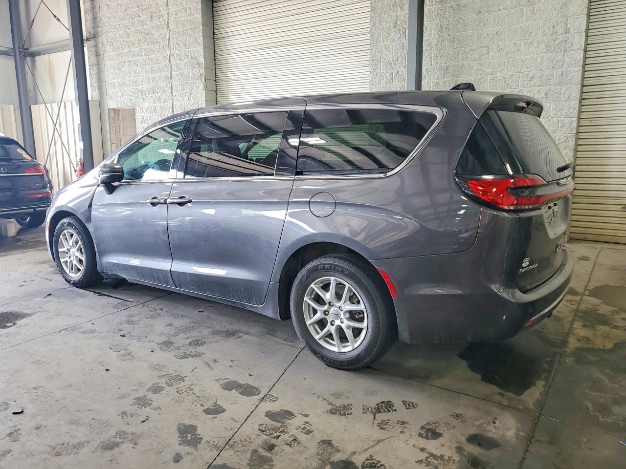 2023 Chrysler Pacifica Touring L Gray vin: 2C4RC1BG8PR533003