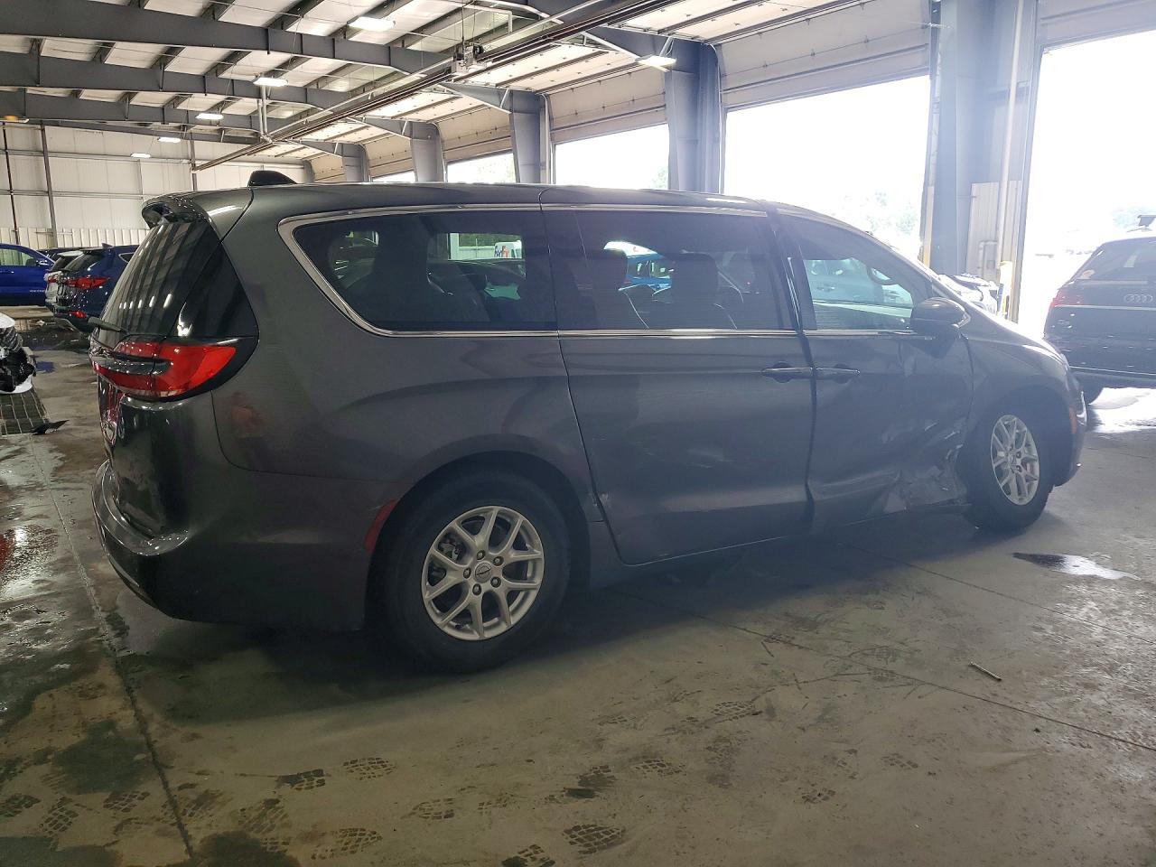 2023 Chrysler Pacifica Touring L Gray vin: 2C4RC1BG8PR533003