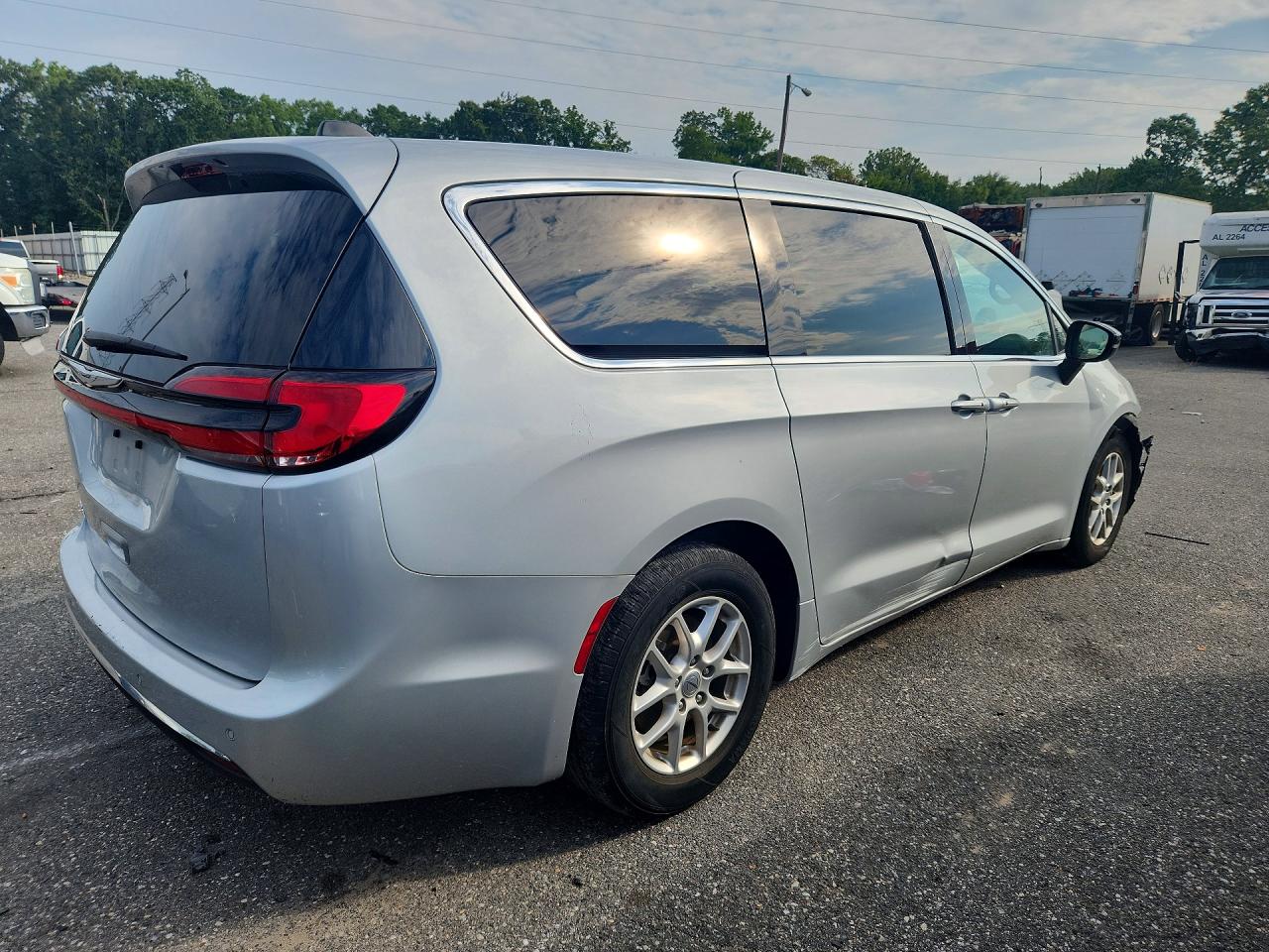 2024 Chrysler Pacifica Touring L Silver vin: 2C4RC1BG8RR120288