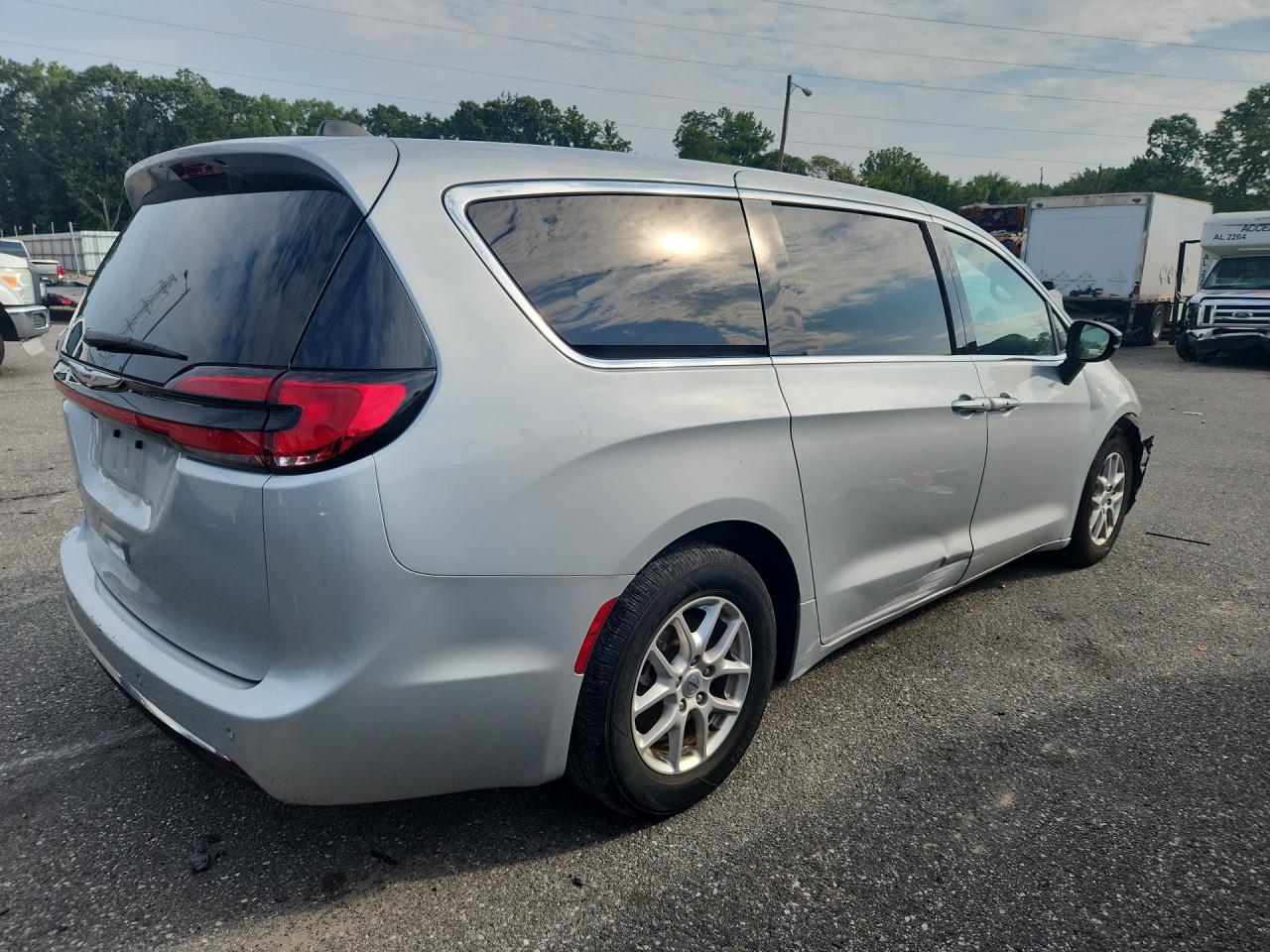 2024 Chrysler Pacifica Touring L Silver vin: 2C4RC1BG8RR120288 Damage: Right Rocker Panel Molding, Chipped, 4