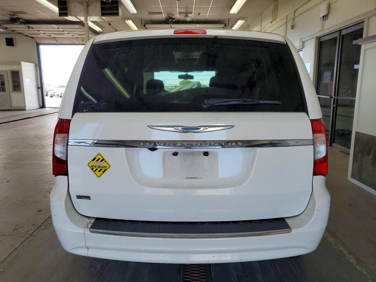 2012 Chrysler Town & Country Touring White vin: 2C4RC1BG9CR351031