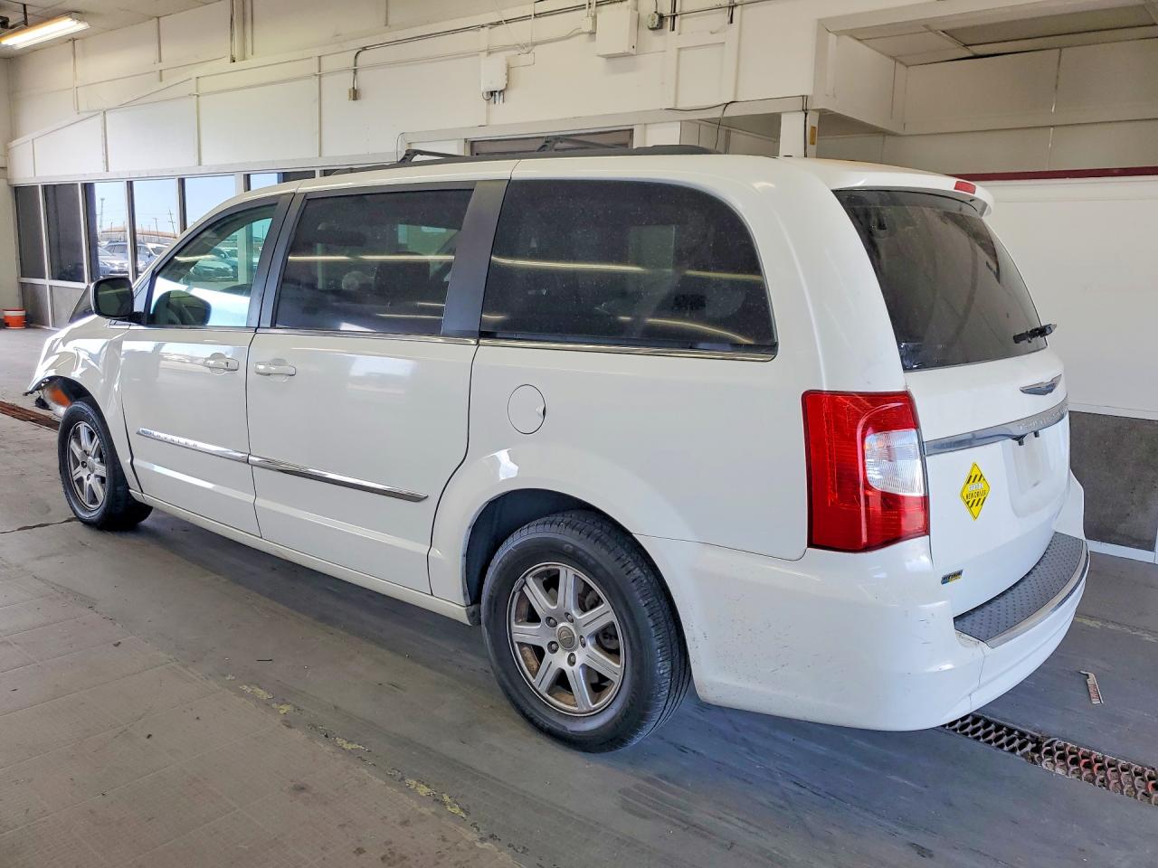 2012 Chrysler Town & Country Touring White vin: 2C4RC1BG9CR351031