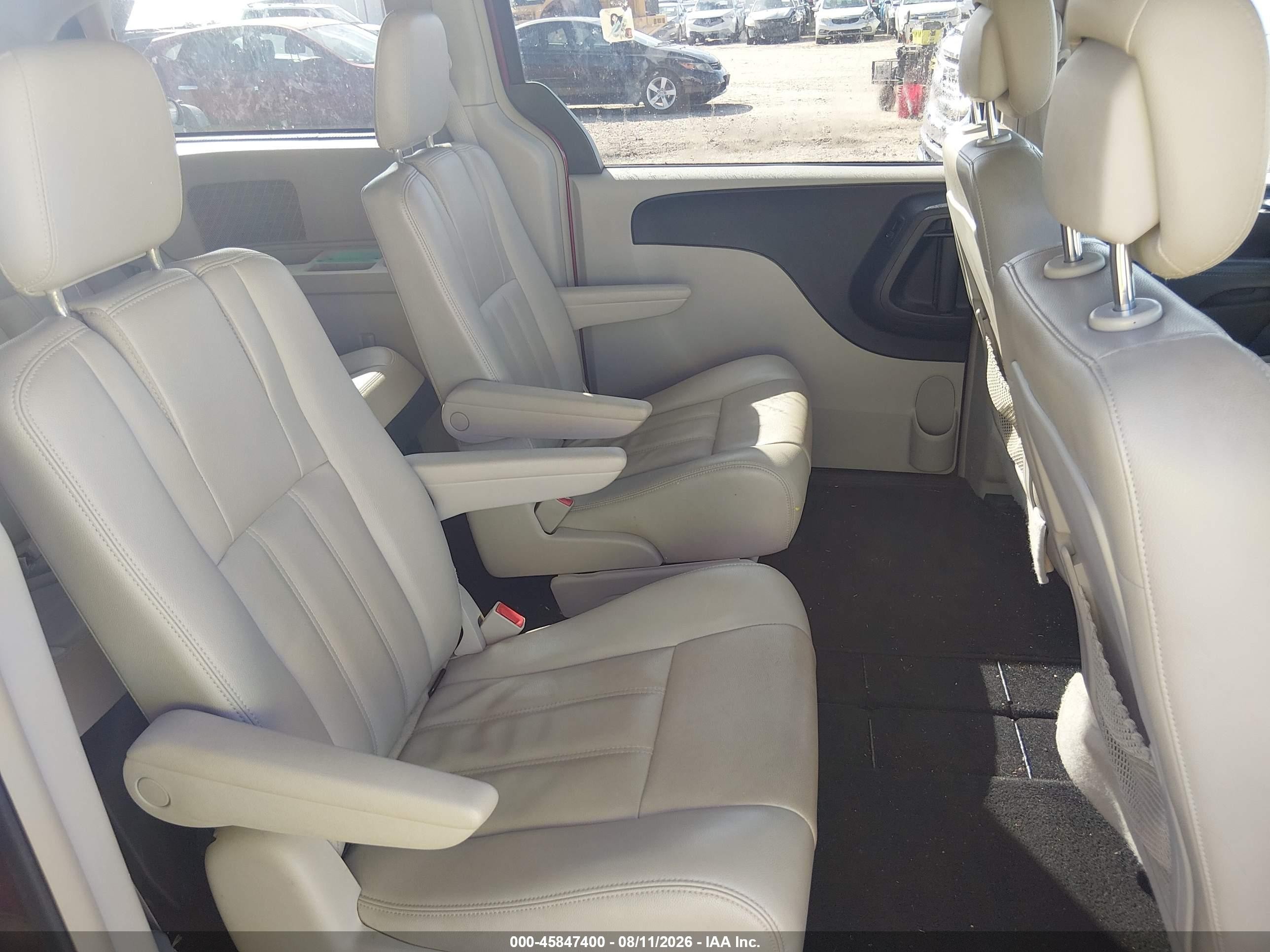 2013 Chrysler Town & Country Touring Burgundy vin: 2C4RC1BG9DR525973