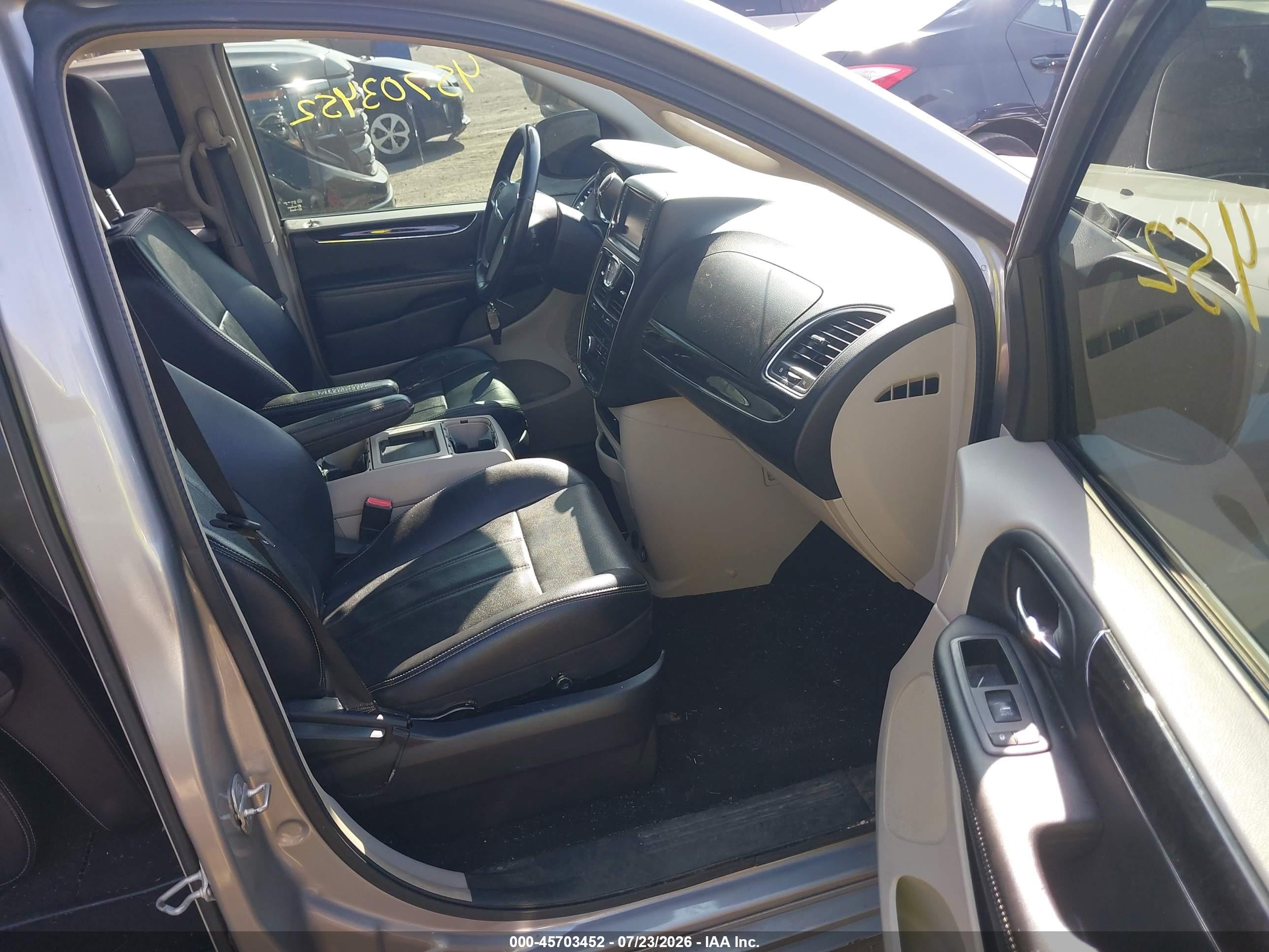 2013 Chrysler Town & Country Touring Silver vin: 2C4RC1BG9DR605659