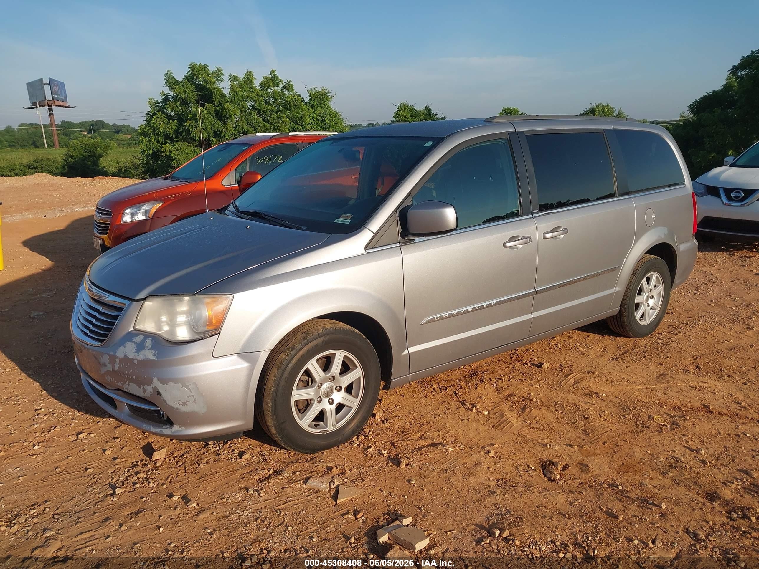 2013 Chrysler Town & Country Touring Silver vin: 2C4RC1BG9DR629752