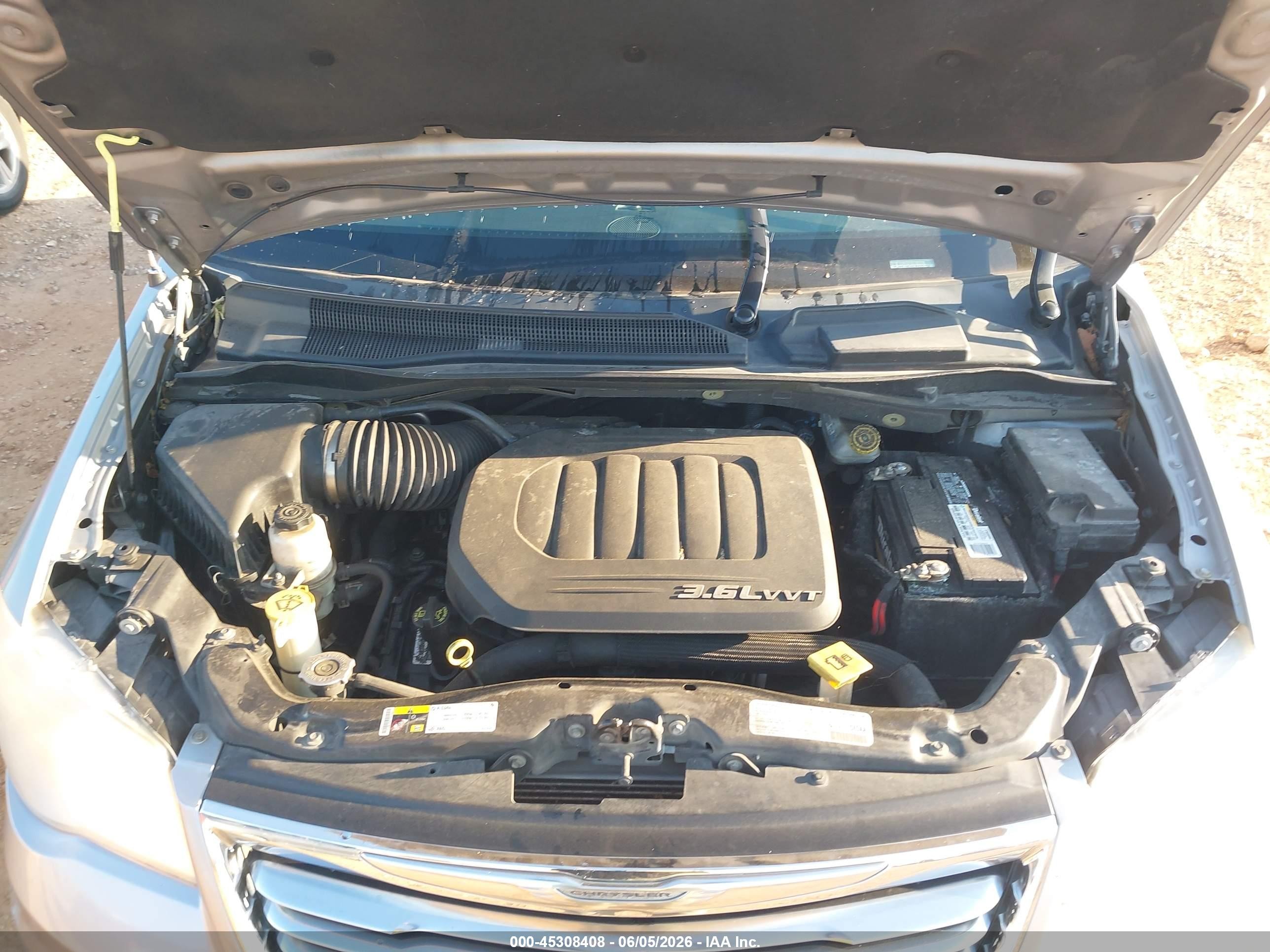 2013 Chrysler Town & Country Touring Silver vin: 2C4RC1BG9DR629752