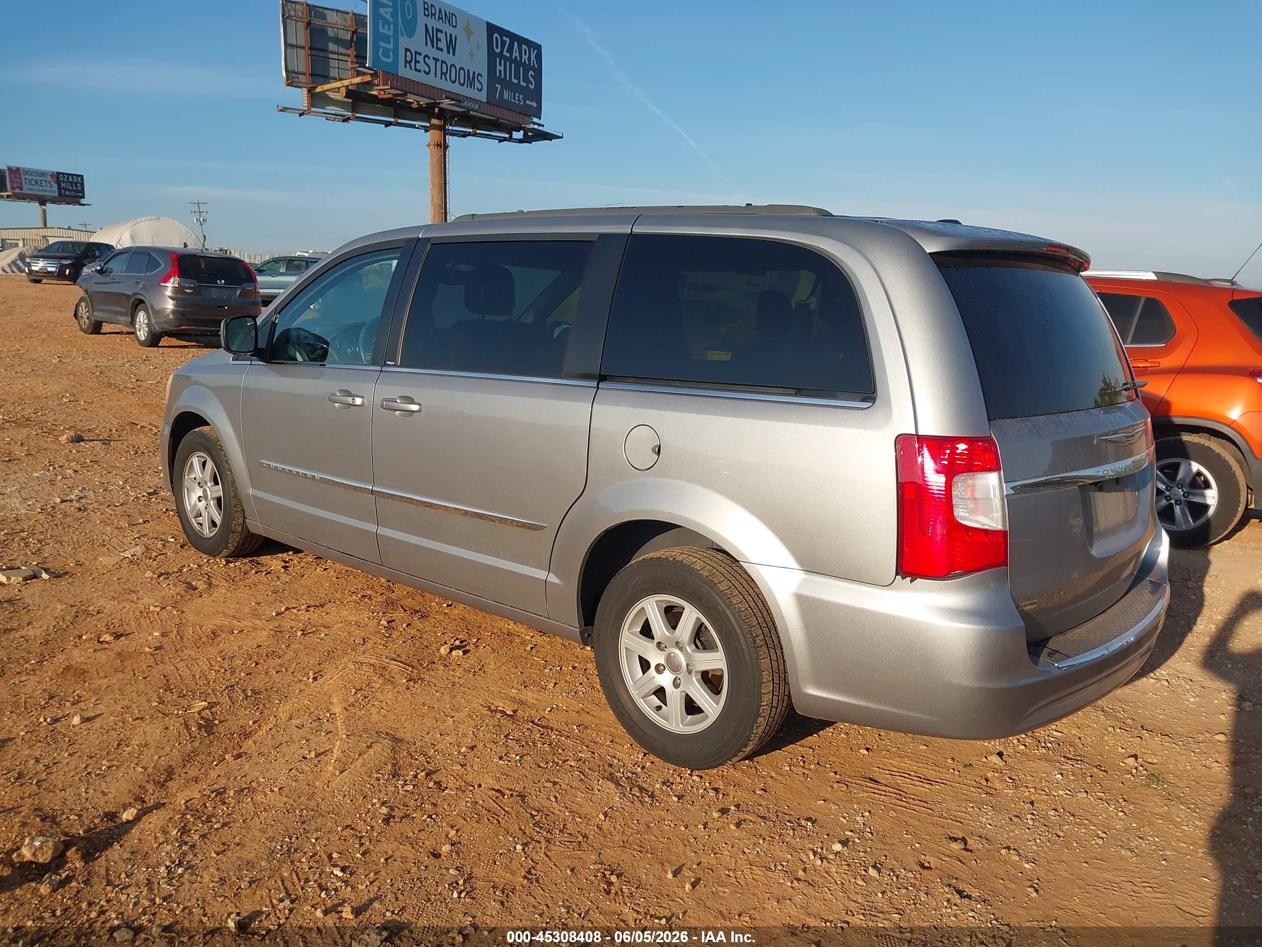 2013 Chrysler Town & Country Touring Silver vin: 2C4RC1BG9DR629752