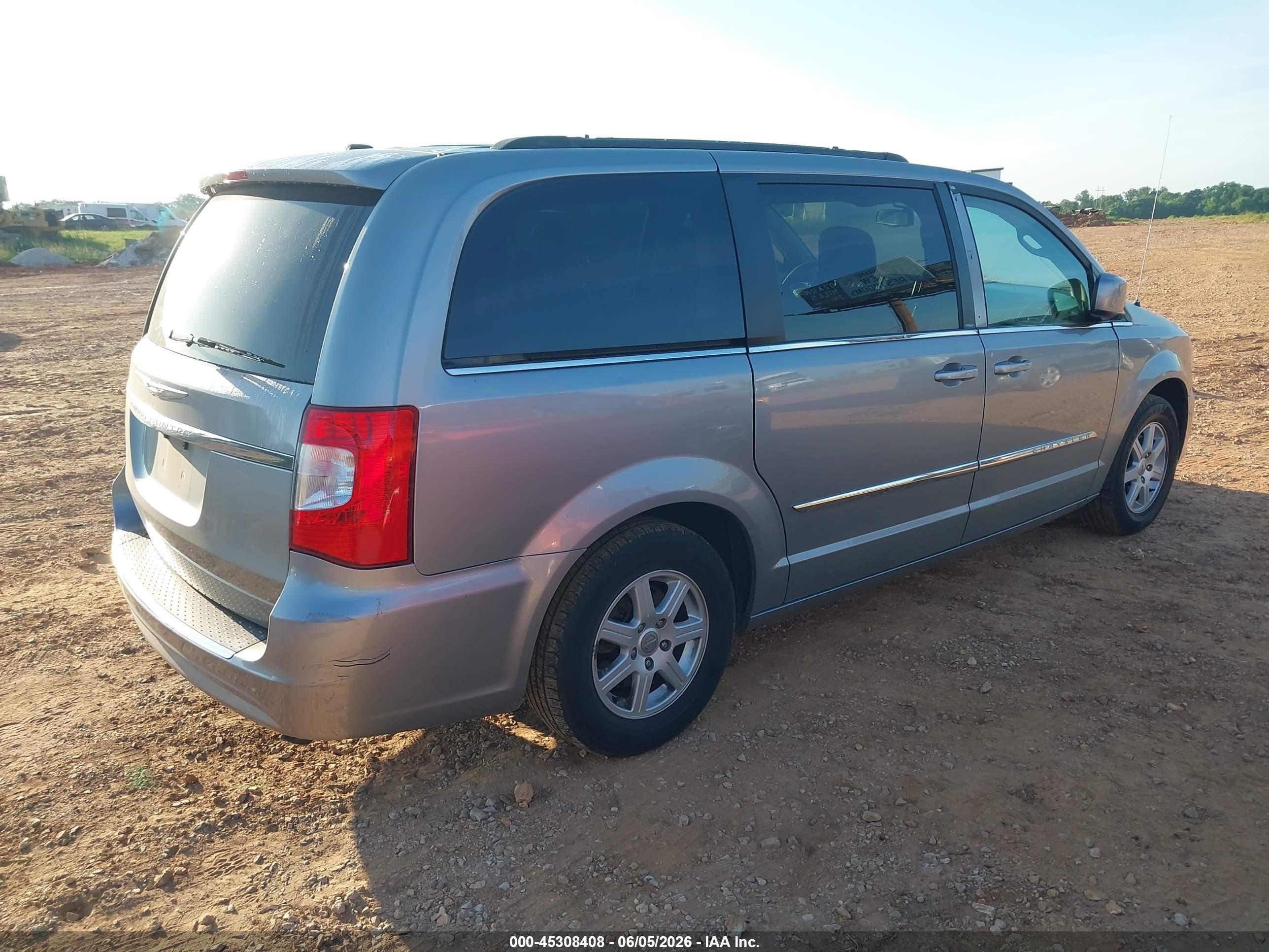 2013 Chrysler Town & Country Touring Silver vin: 2C4RC1BG9DR629752