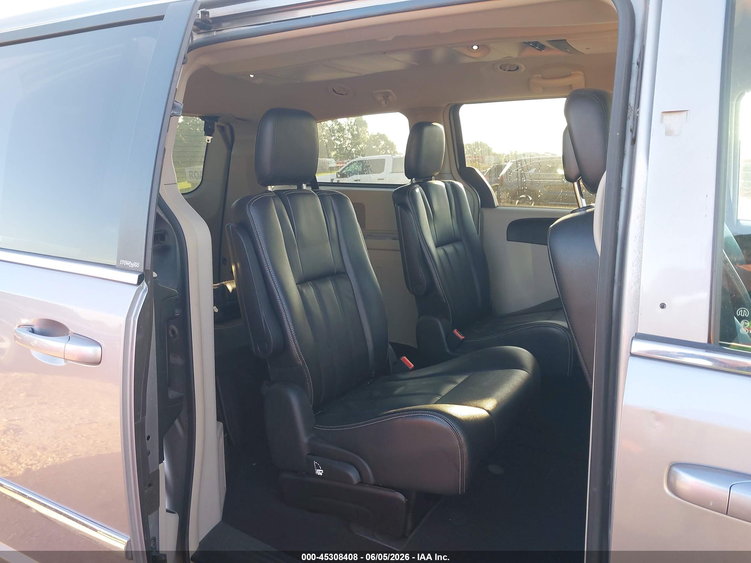 2013 Chrysler Town & Country Touring Silver vin: 2C4RC1BG9DR629752
