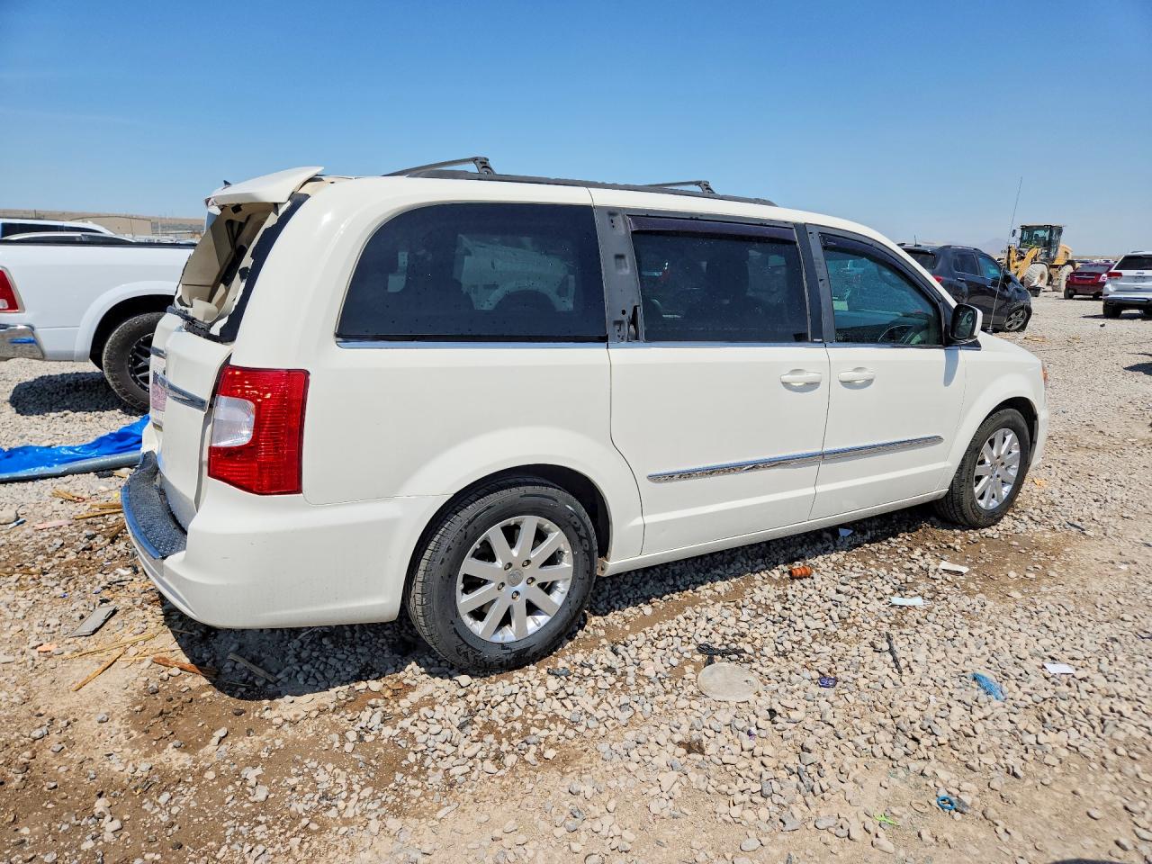 2013 Chrysler Town & Country Touring White vin: 2C4RC1BG9DR689109