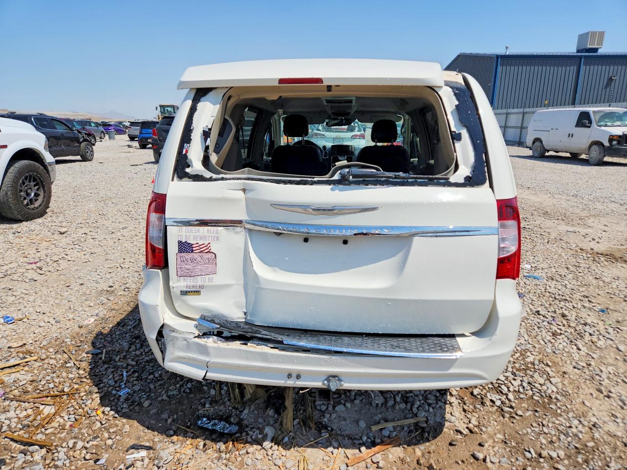 2013 Chrysler Town & Country Touring White vin: 2C4RC1BG9DR689109