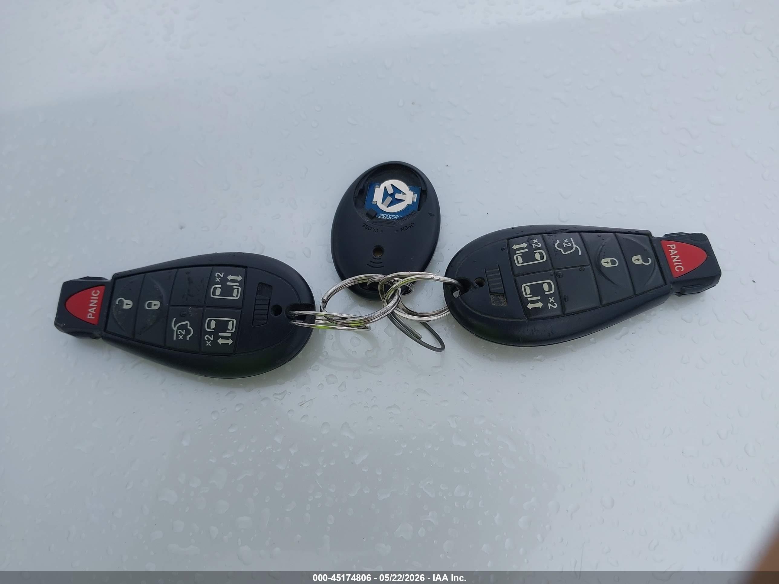 2013 Chrysler Town & Country Touring Серебряный vin: 2C4RC1BG9DR705518