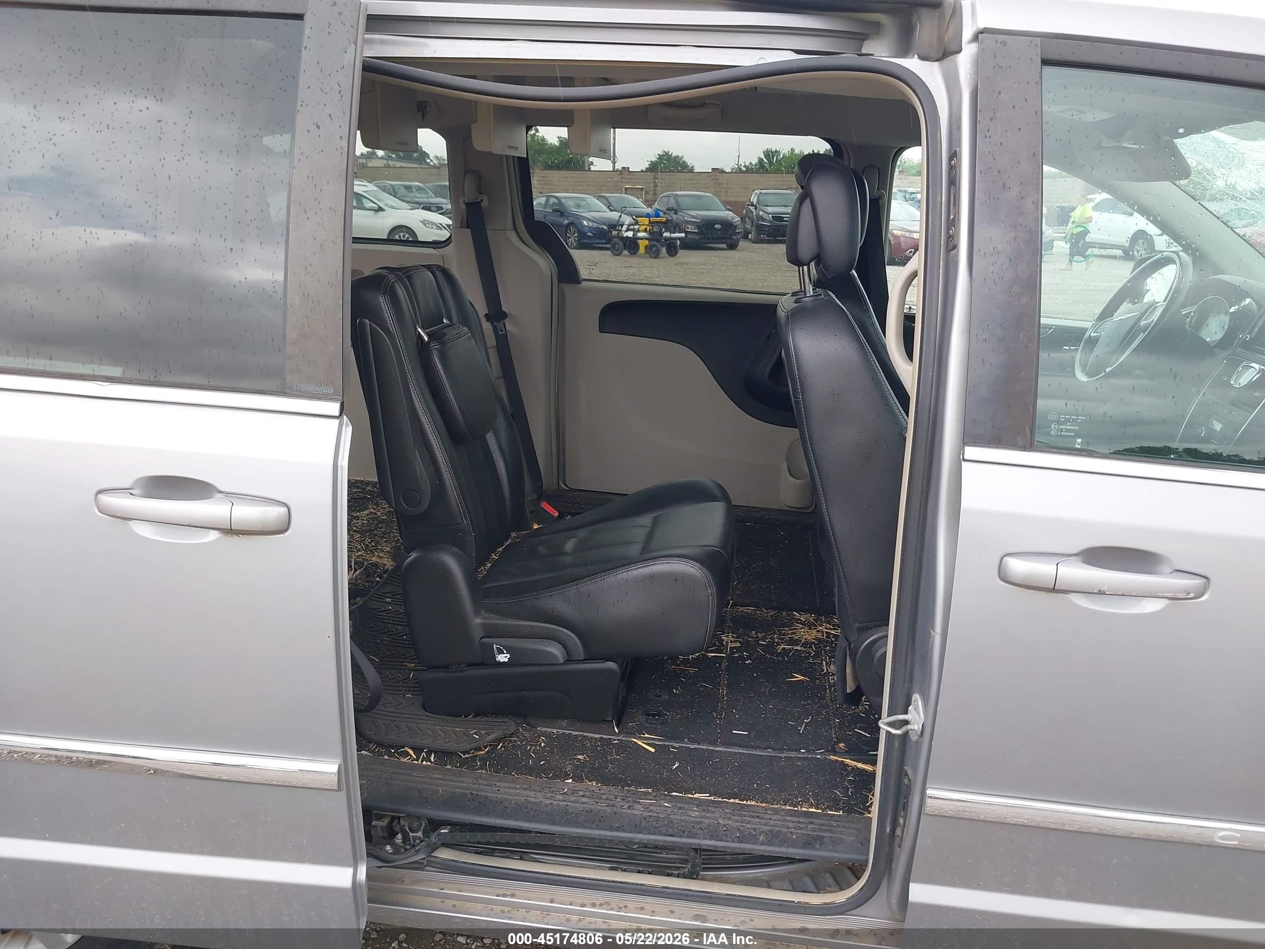 2013 Chrysler Town & Country Touring Серебряный vin: 2C4RC1BG9DR705518