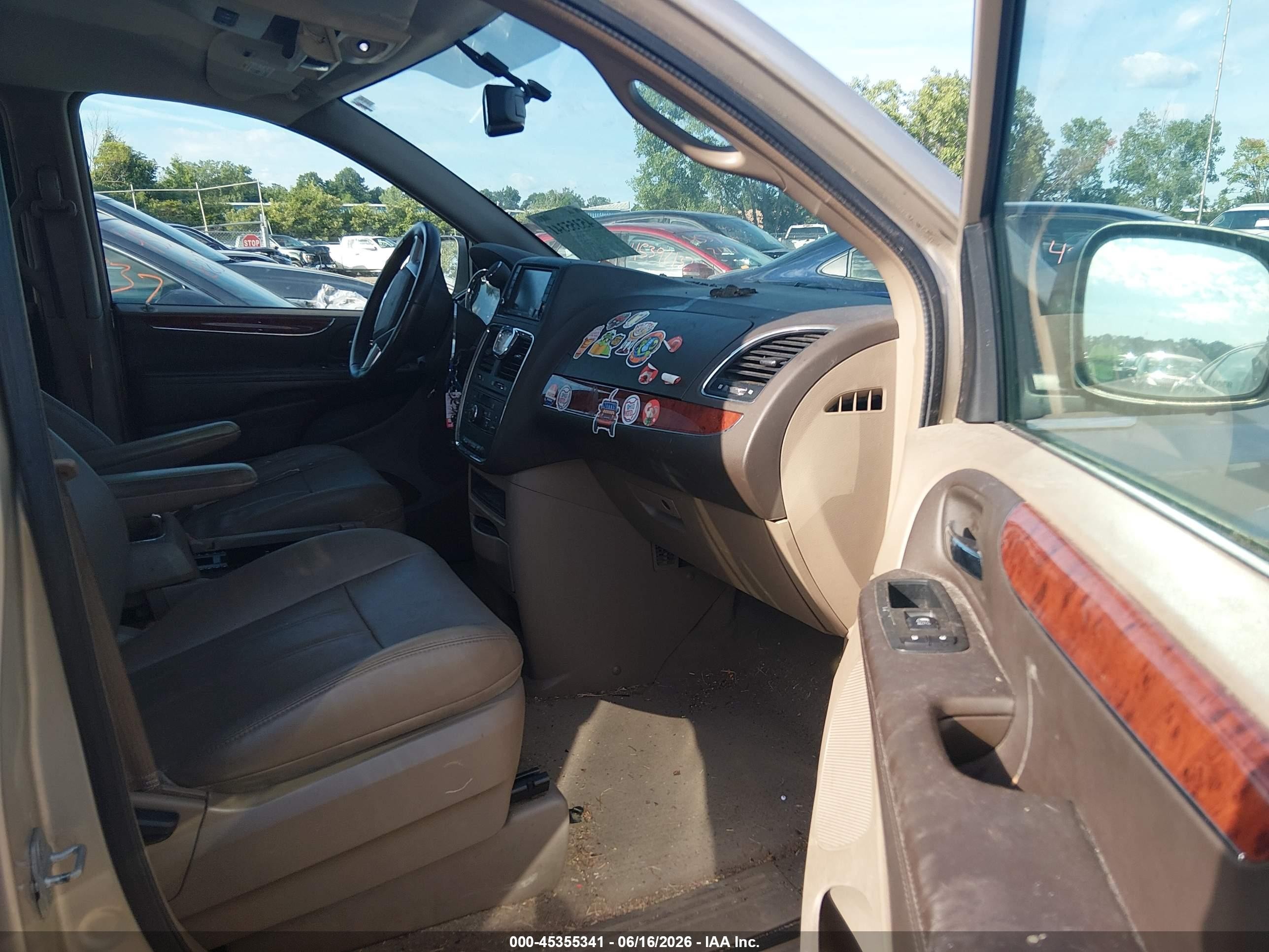 2013 Chrysler Town & Country Touring Желто-коричневый vin: 2C4RC1BG9DR736820