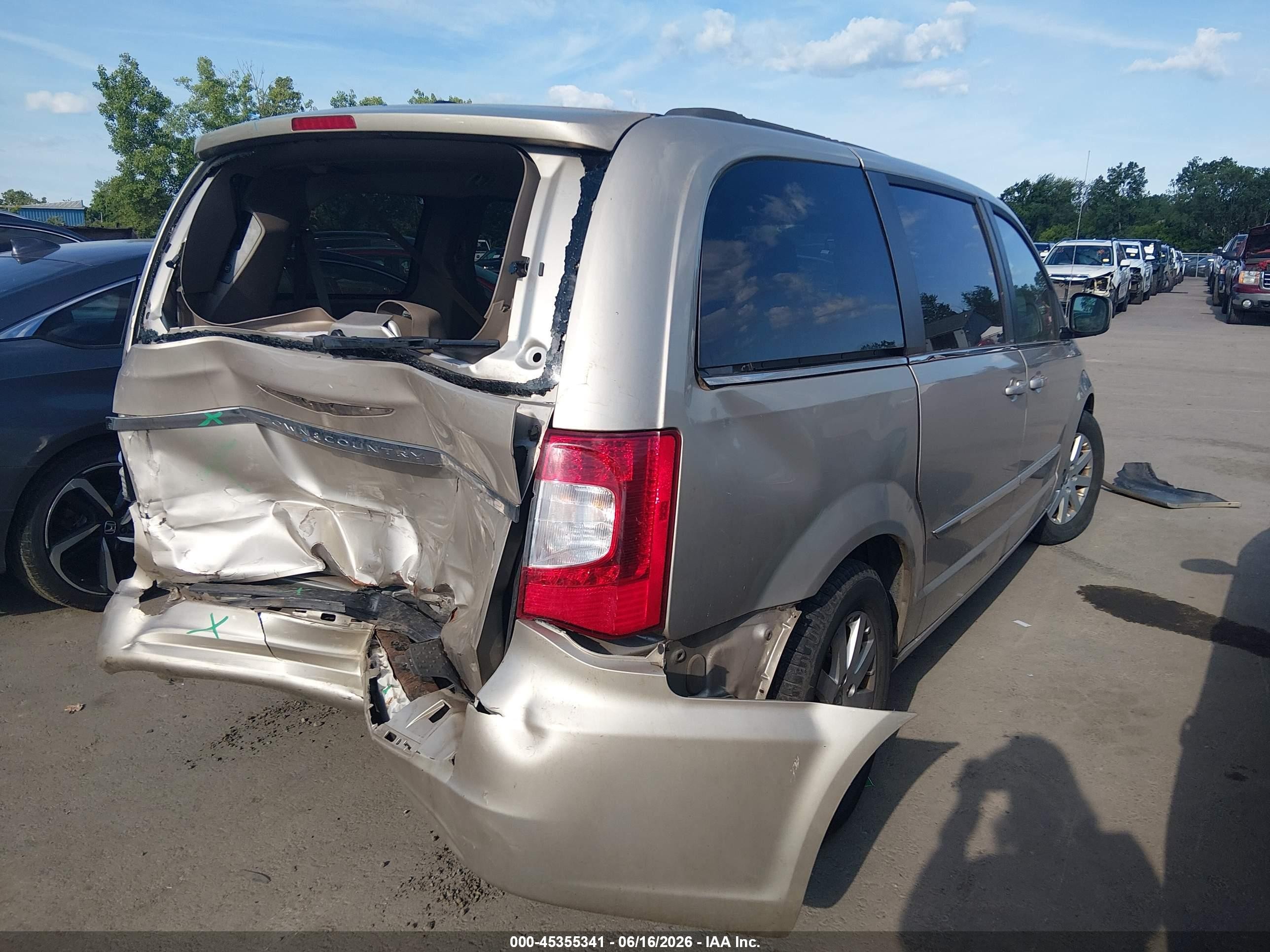 2013 Chrysler Town & Country Touring Желто-коричневый vin: 2C4RC1BG9DR736820