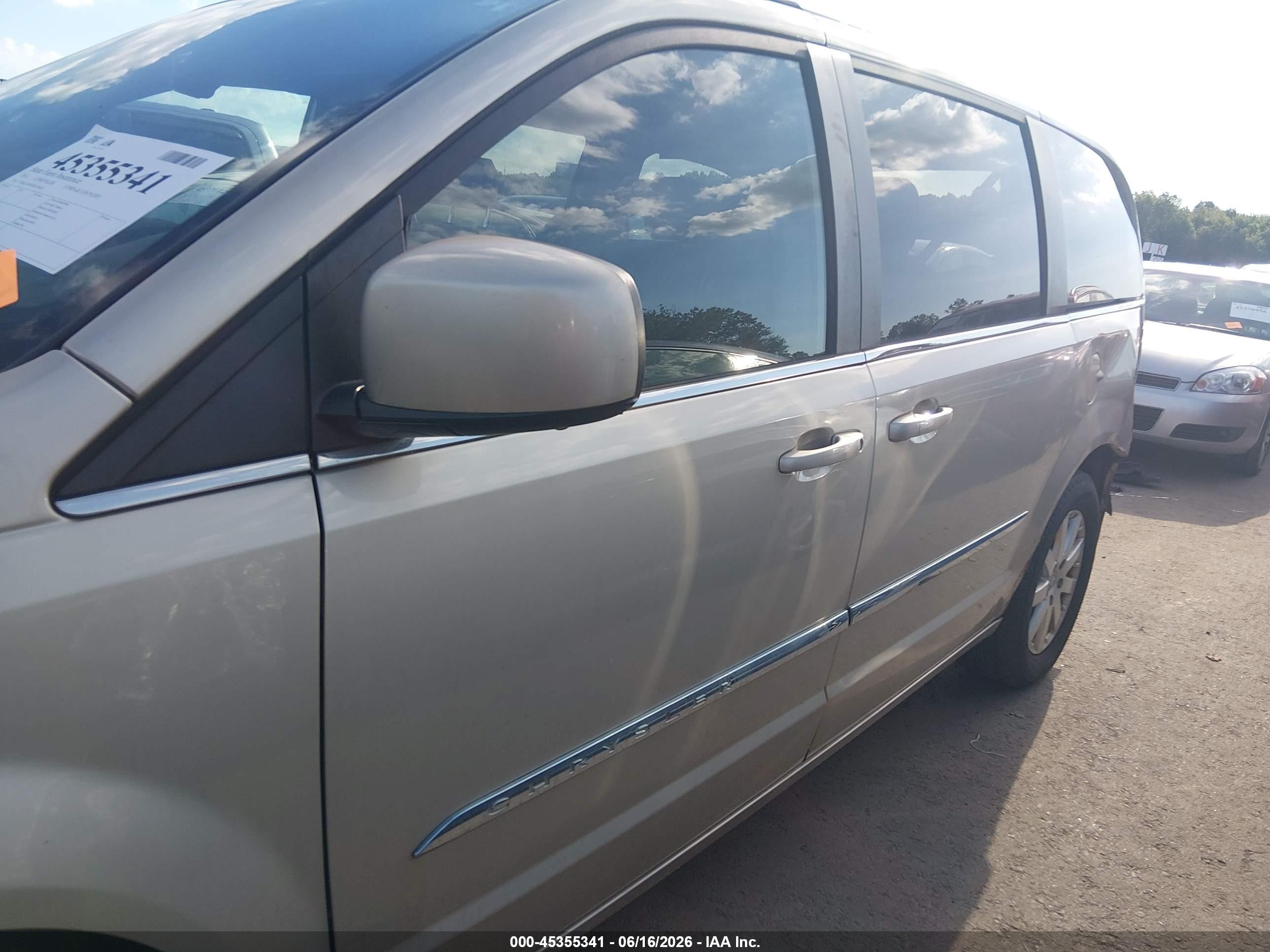 2013 Chrysler Town & Country Touring Желто-коричневый vin: 2C4RC1BG9DR736820