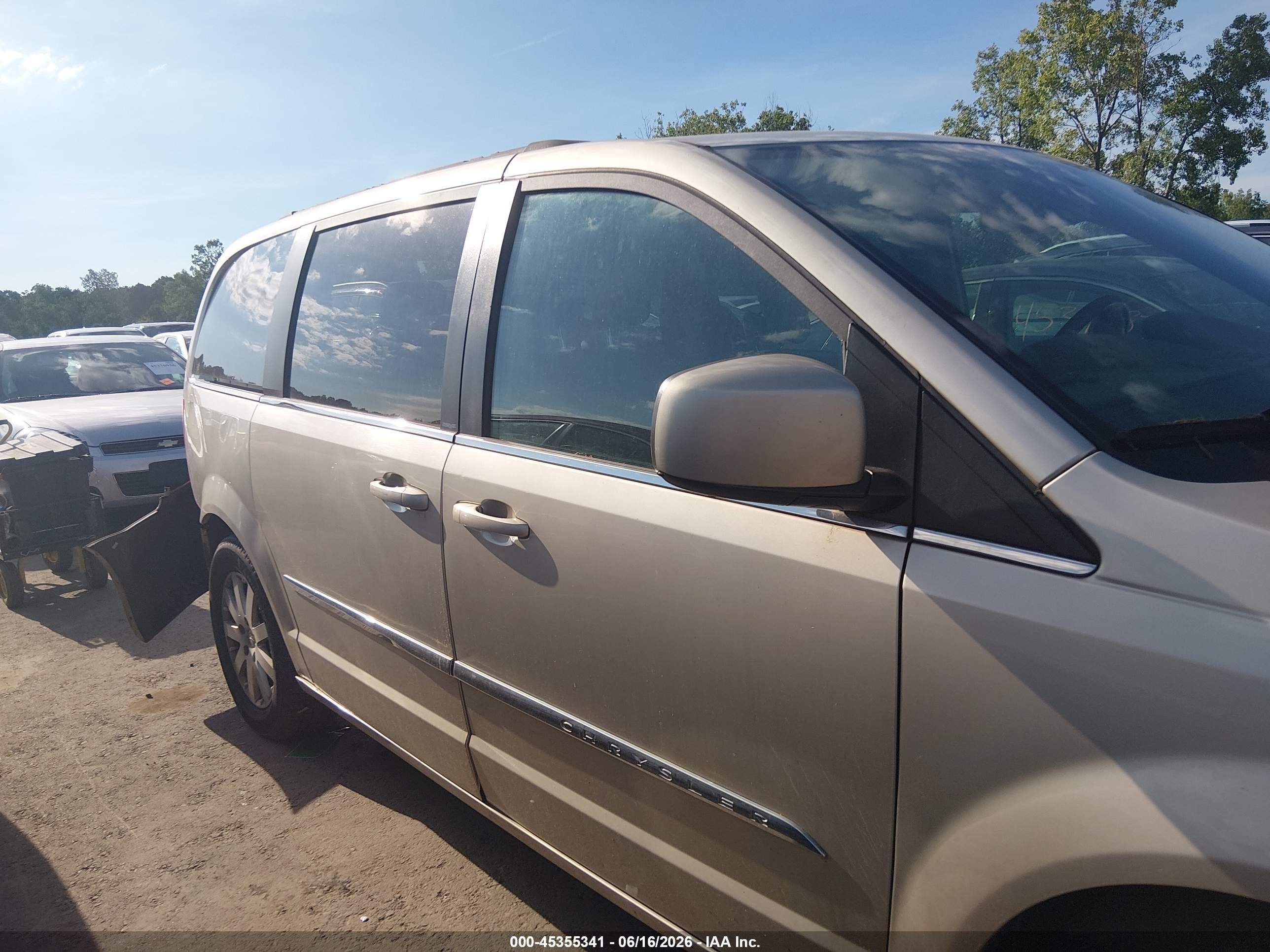 2013 Chrysler Town & Country Touring Желто-коричневый vin: 2C4RC1BG9DR736820