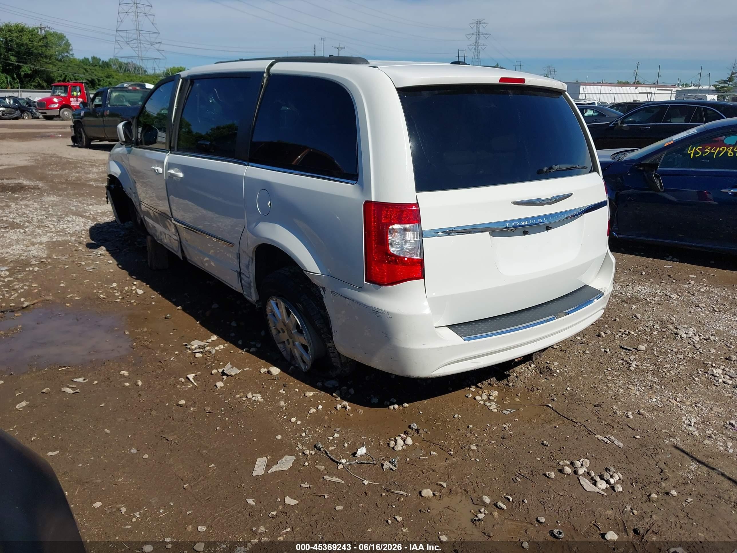 2013 Chrysler Town & Country Touring White vin: 2C4RC1BG9DR745937