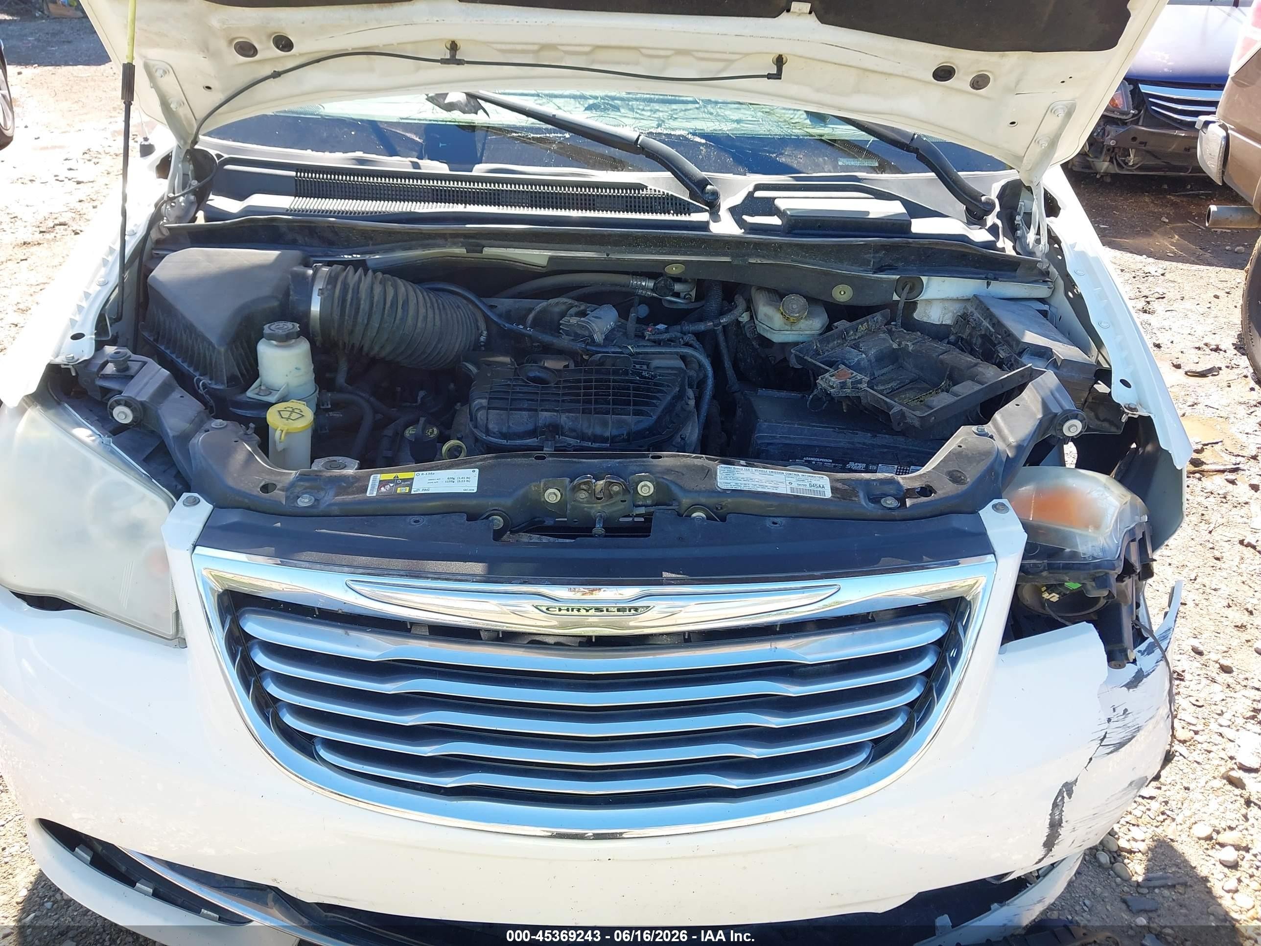 2013 Chrysler Town & Country Touring White vin: 2C4RC1BG9DR745937