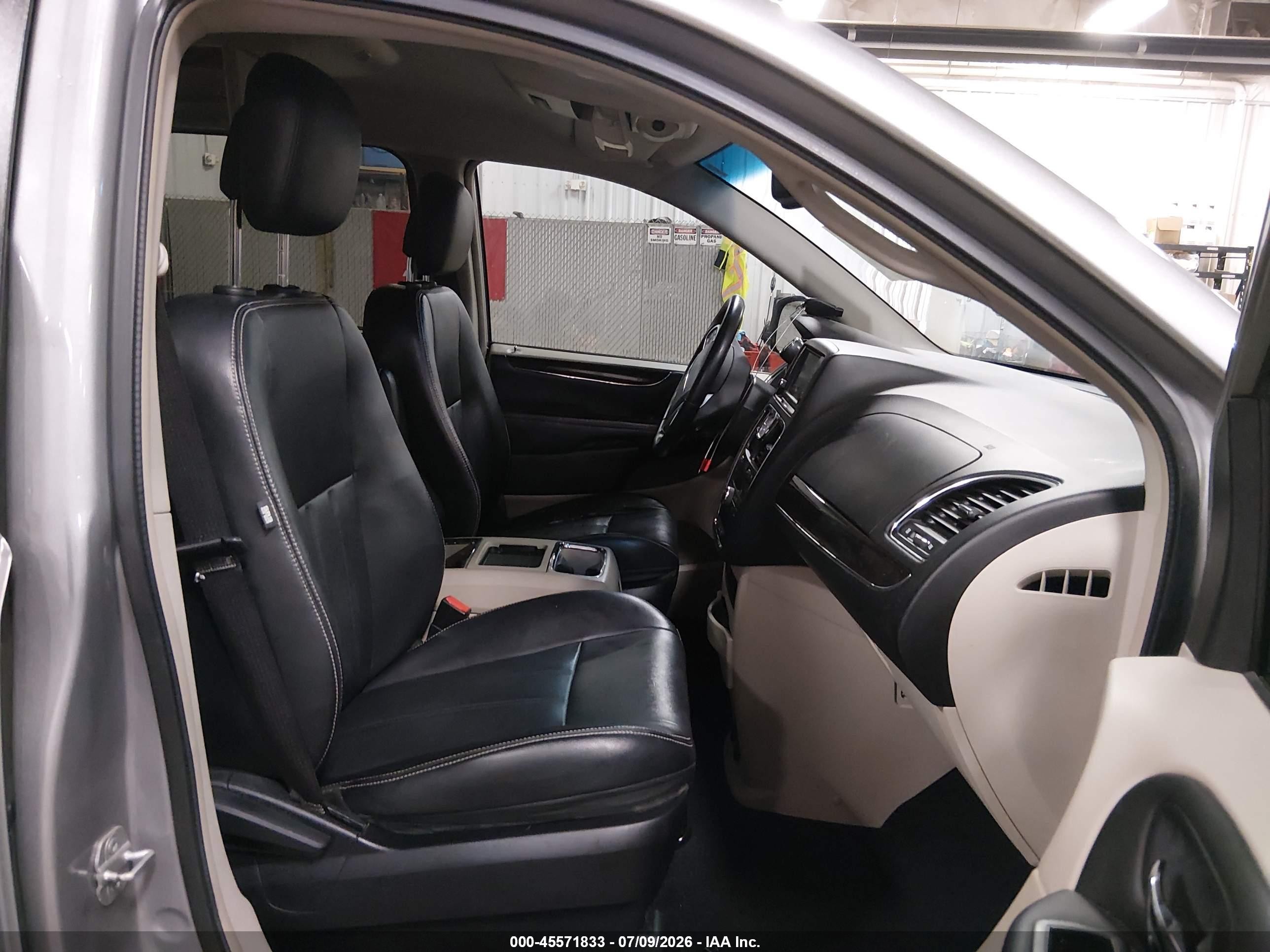 2013 Chrysler Town & Country Touring Silver vin: 2C4RC1BG9DR798346