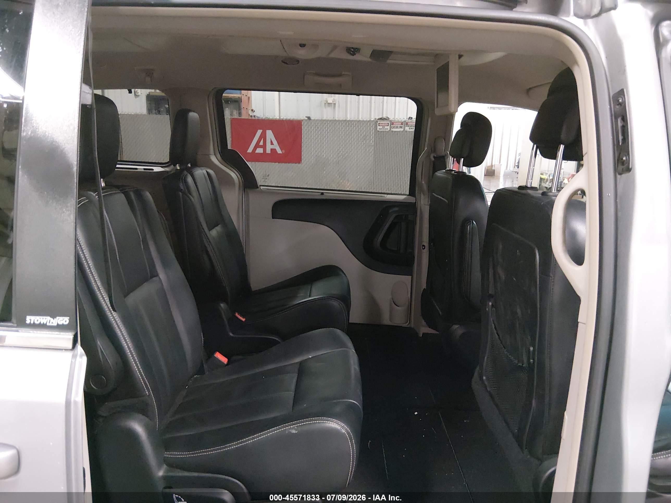 2013 Chrysler Town & Country Touring Silver vin: 2C4RC1BG9DR798346