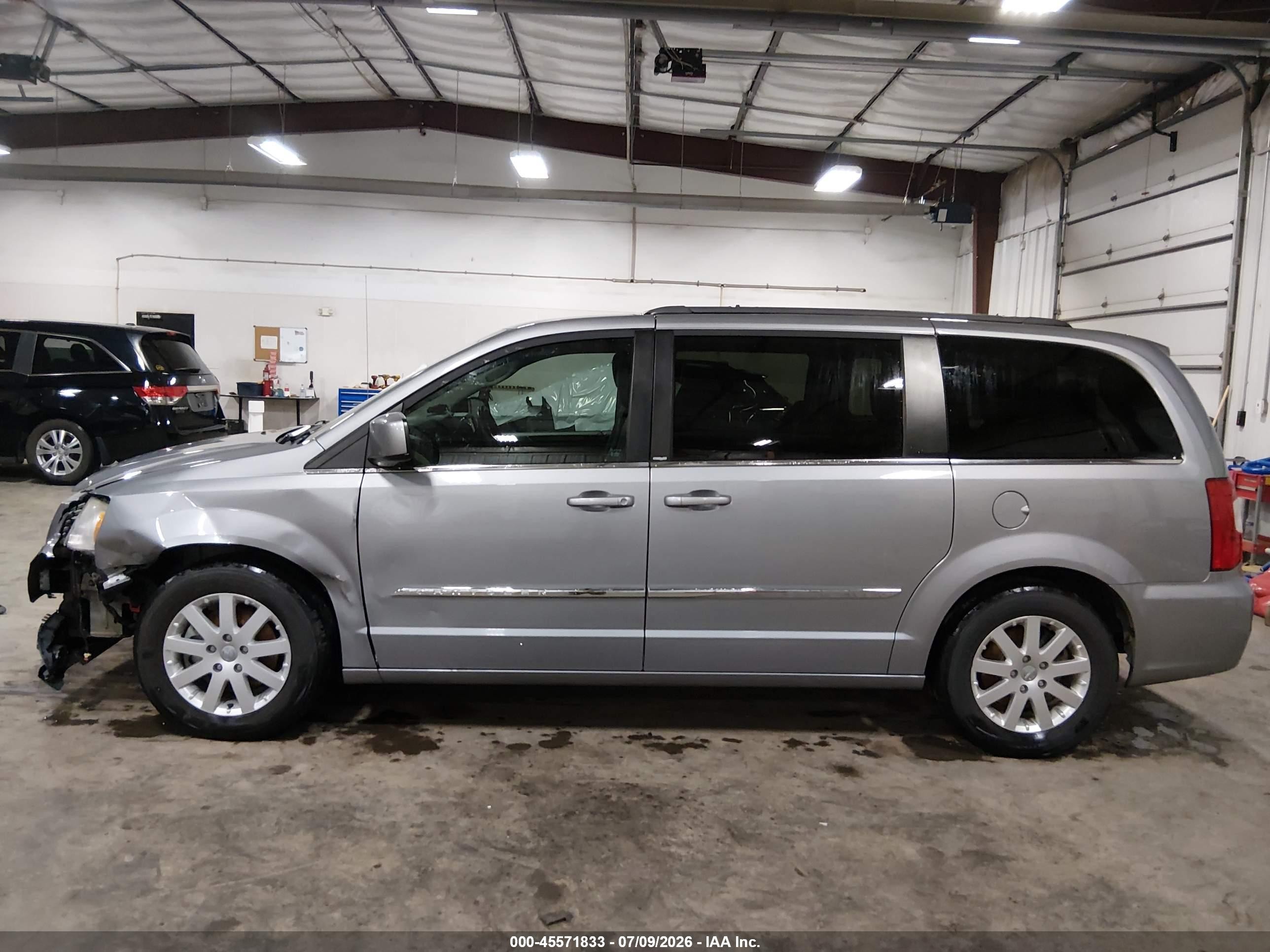 2013 Chrysler Town & Country Touring Silver vin: 2C4RC1BG9DR798346