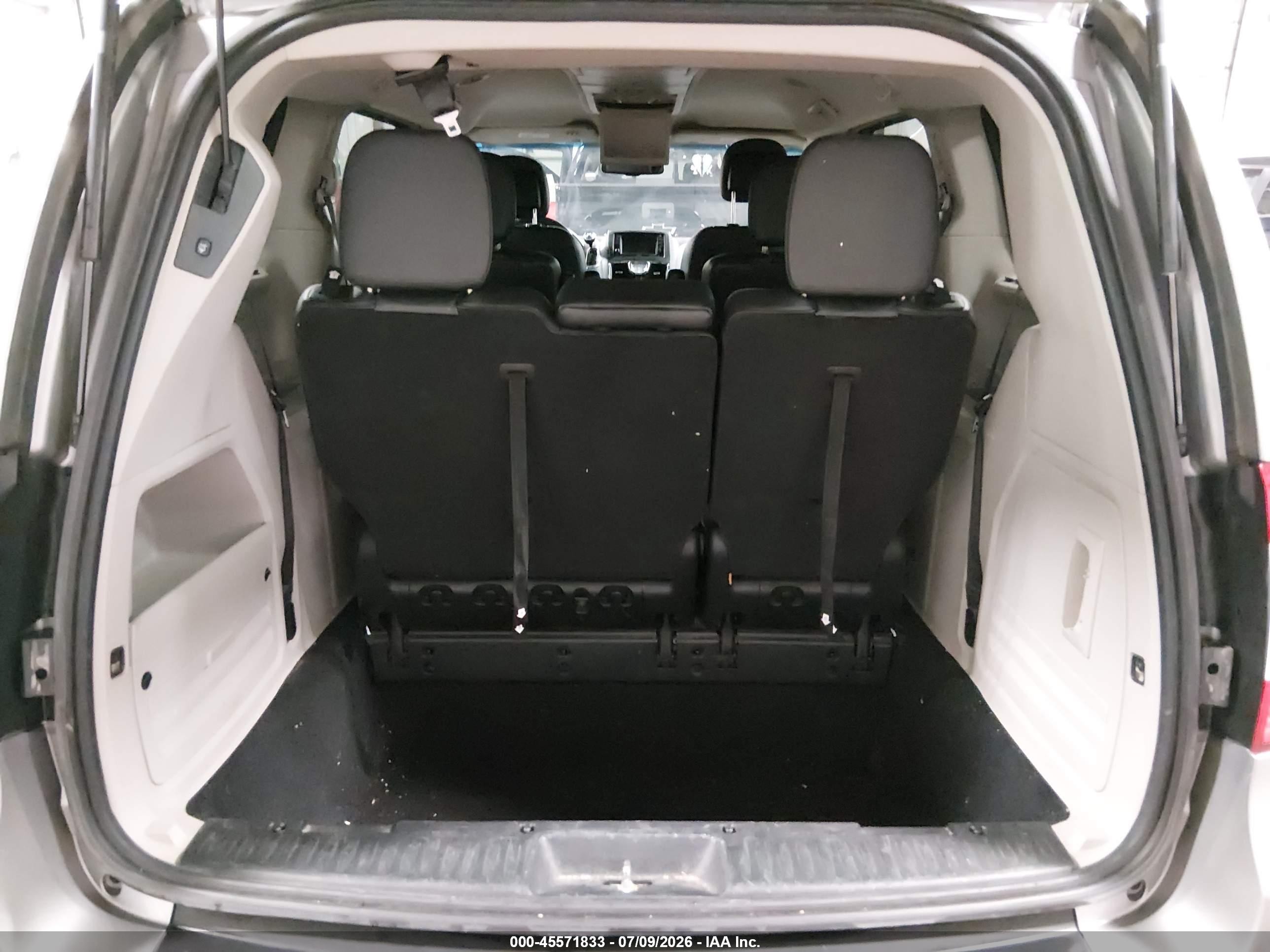 2013 Chrysler Town & Country Touring Silver vin: 2C4RC1BG9DR798346