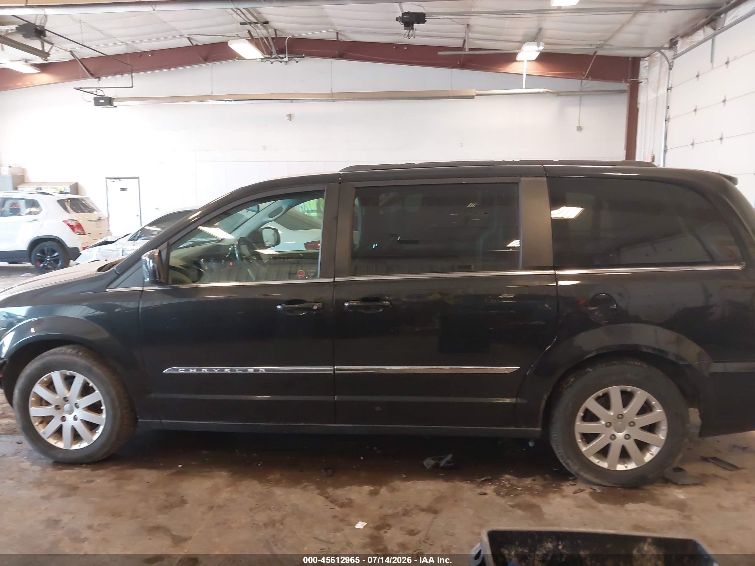 2014 Chrysler Town & Country Touring Blue vin: 2C4RC1BG9ER115076