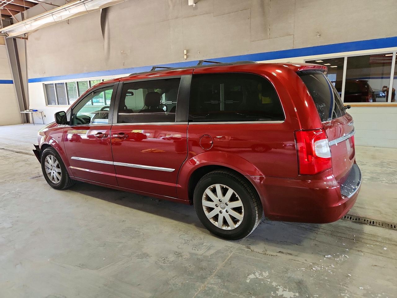 2014 Chrysler Town & Country Touring Red vin: 2C4RC1BG9ER192854