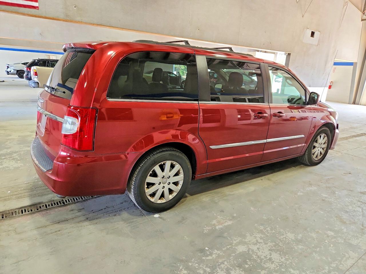 2014 Chrysler Town & Country Touring Red vin: 2C4RC1BG9ER192854