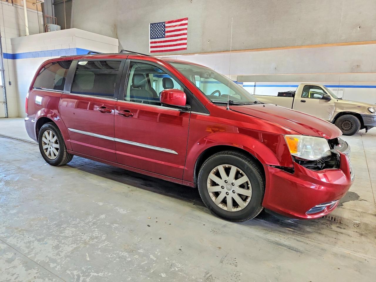 2014 Chrysler Town & Country Touring Red vin: 2C4RC1BG9ER192854
