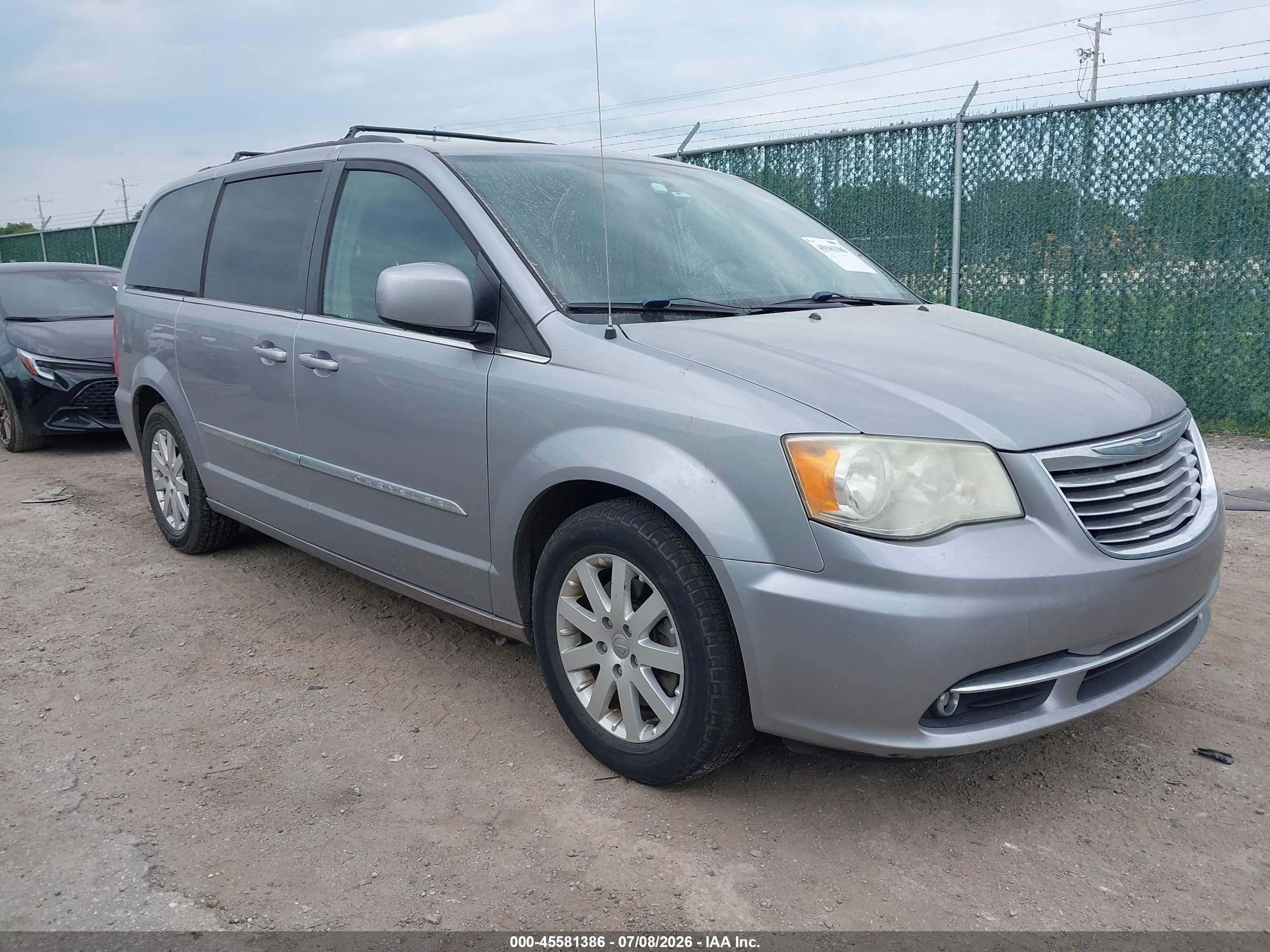 2014 Chrysler Town & Country Touring Silver vin: 2C4RC1BG9ER217316