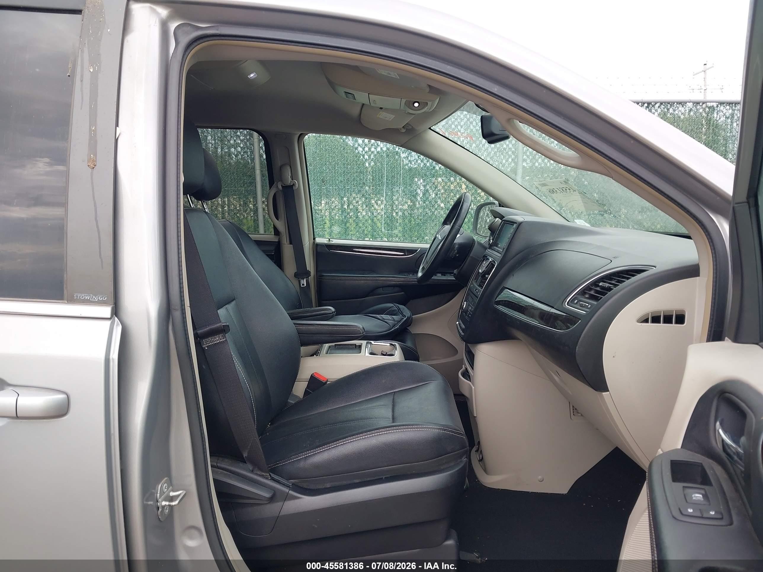 2014 Chrysler Town & Country Touring Серебряный vin: 2C4RC1BG9ER217316