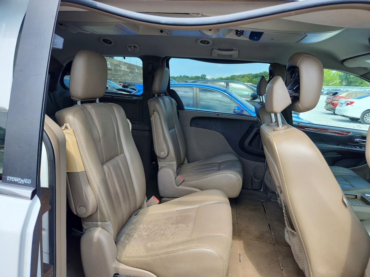 2014 Chrysler Town & Country Touring White vin: 2C4RC1BG9ER236450