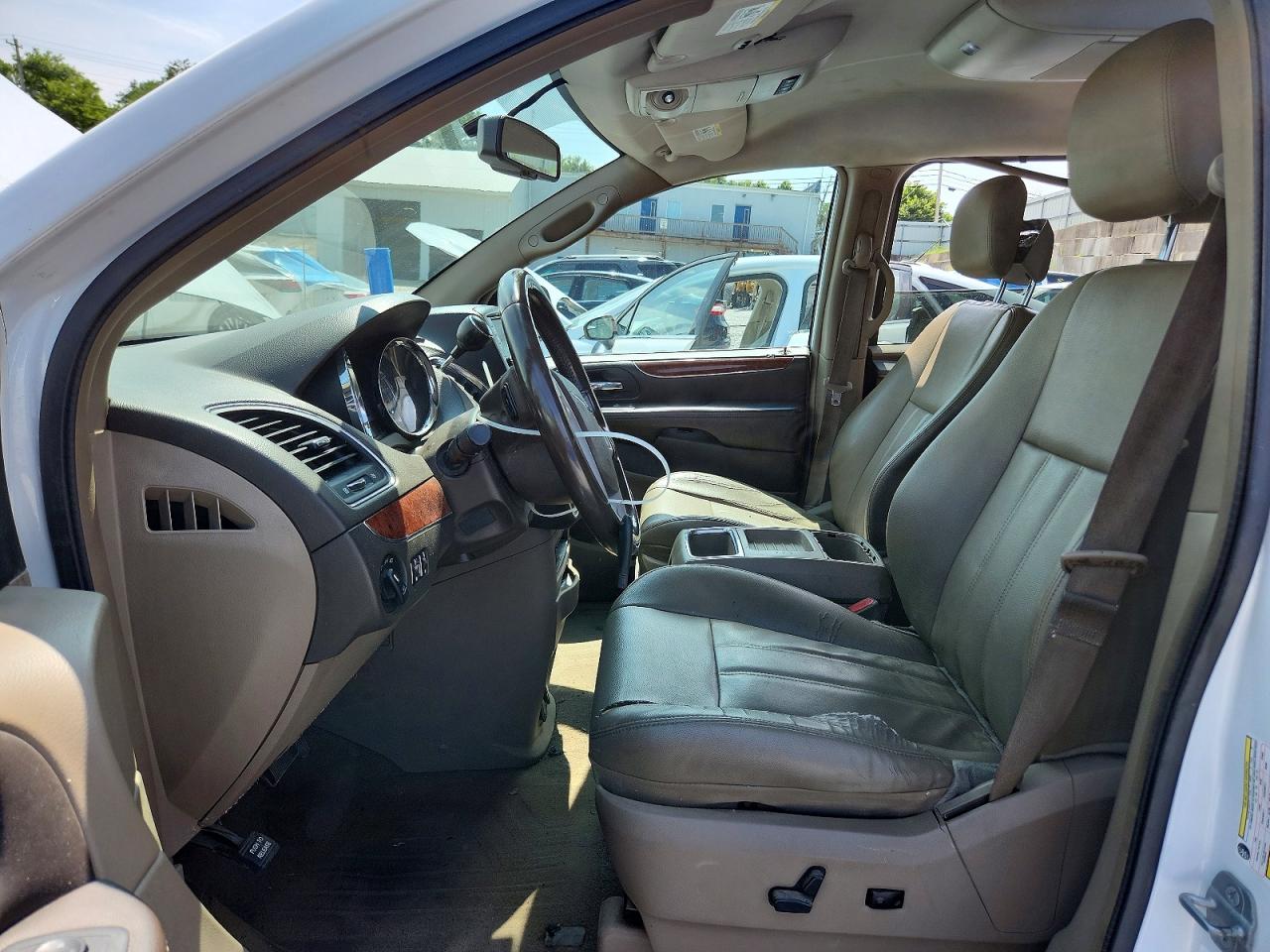 2014 Chrysler Town & Country Touring White vin: 2C4RC1BG9ER236450