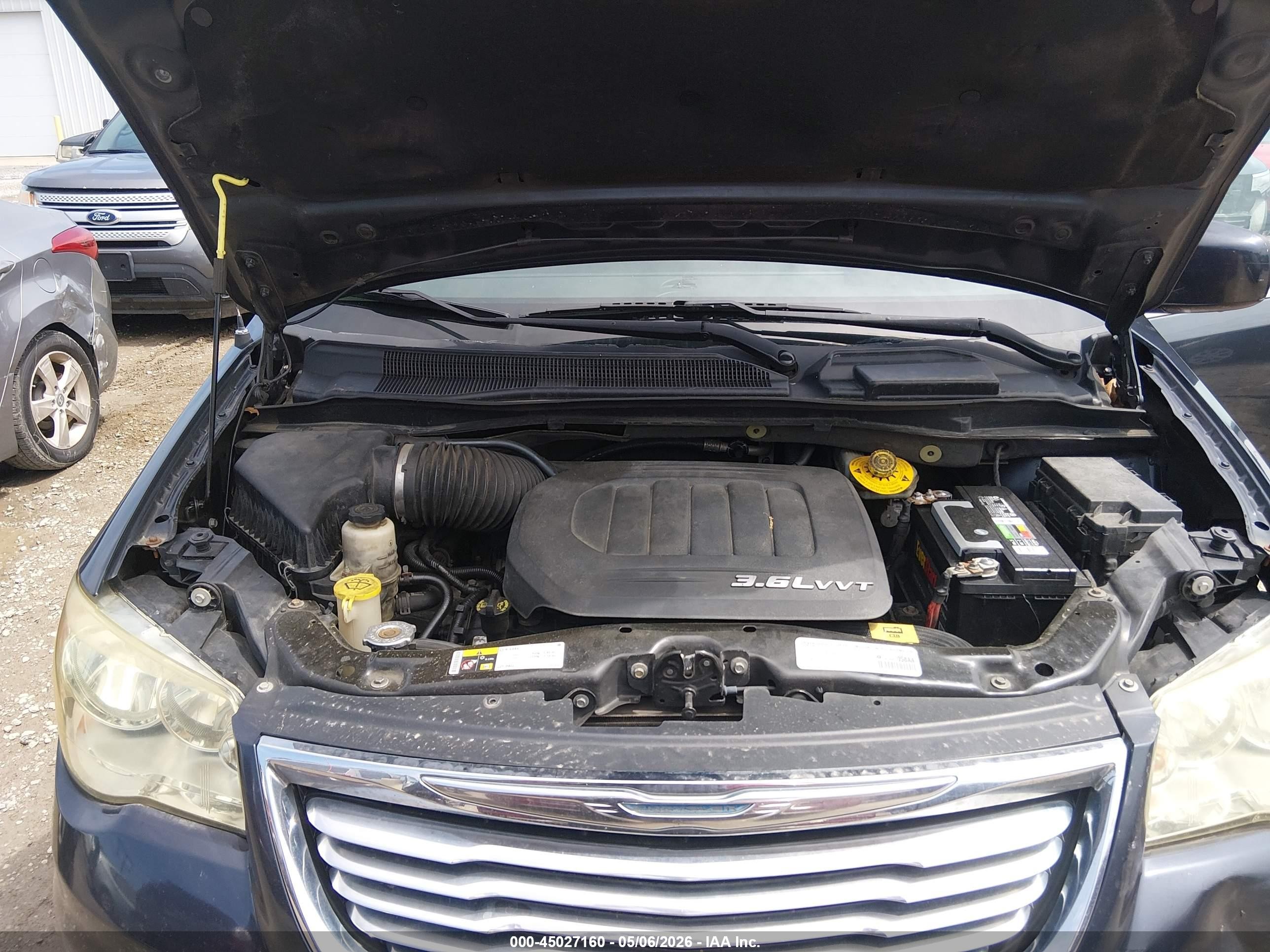 2014 Chrysler Town & Country Touring Green vin: 2C4RC1BG9ER246475