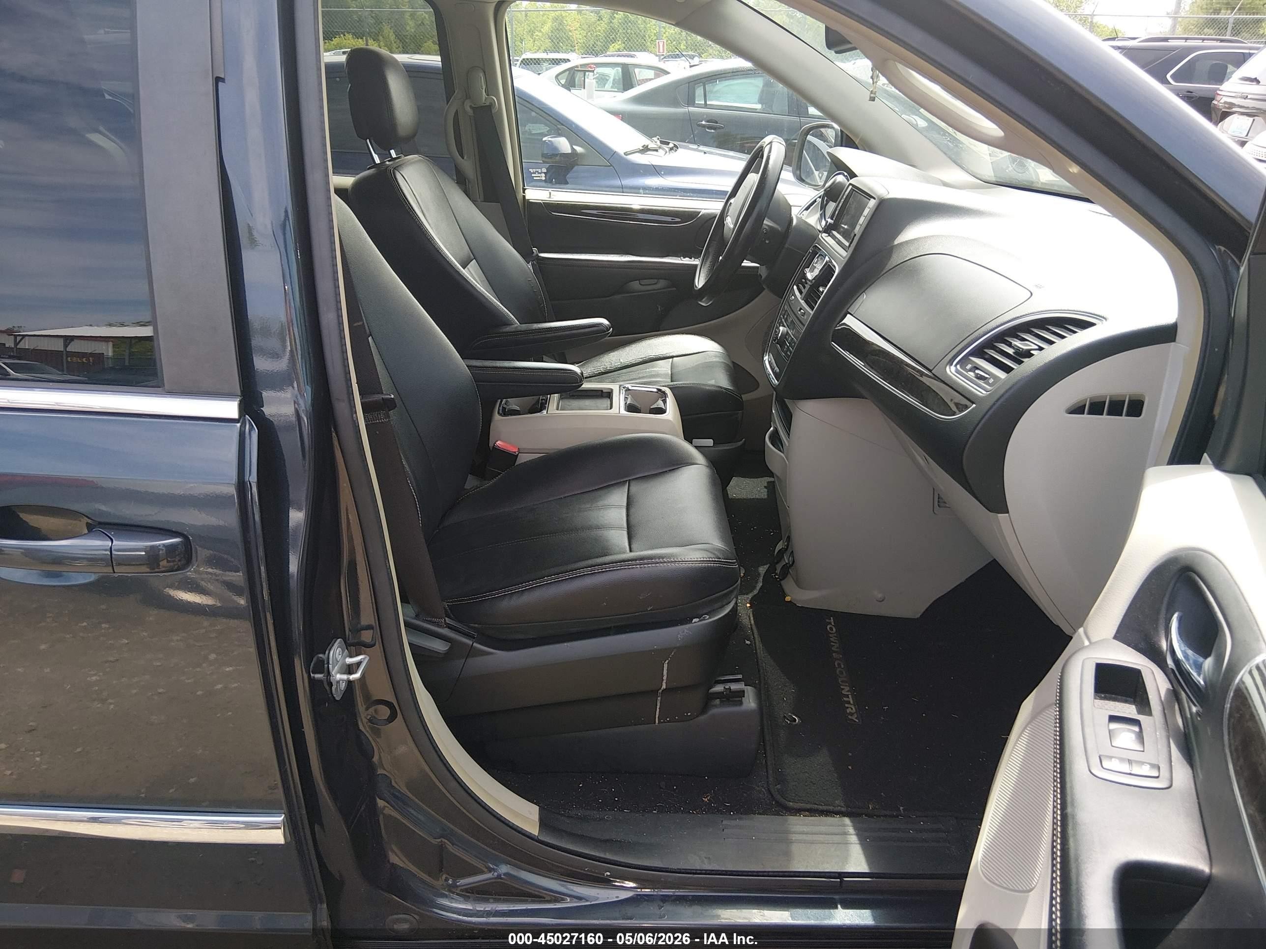 2014 Chrysler Town & Country Touring Green vin: 2C4RC1BG9ER246475