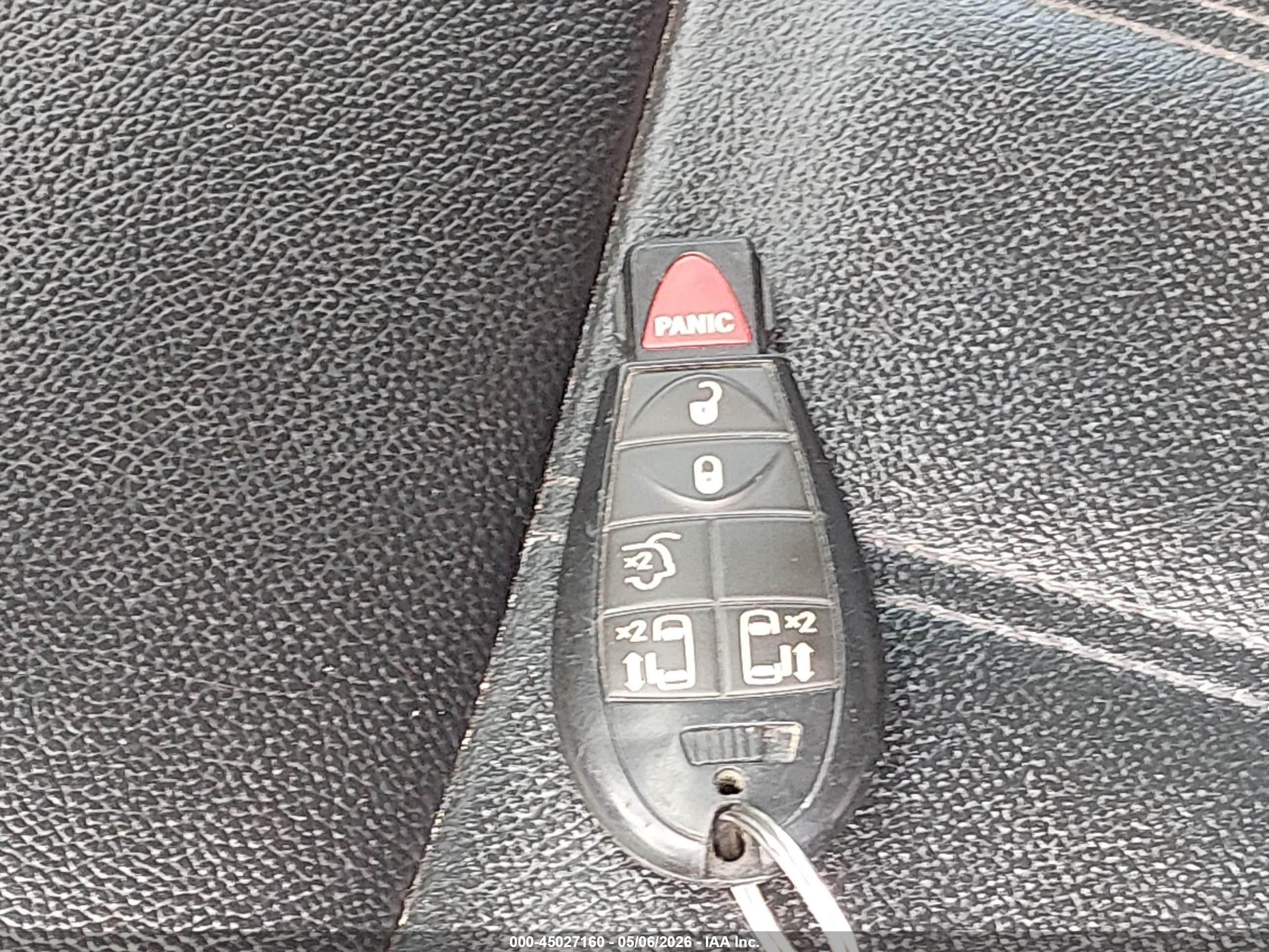 2014 Chrysler Town & Country Touring Green vin: 2C4RC1BG9ER246475