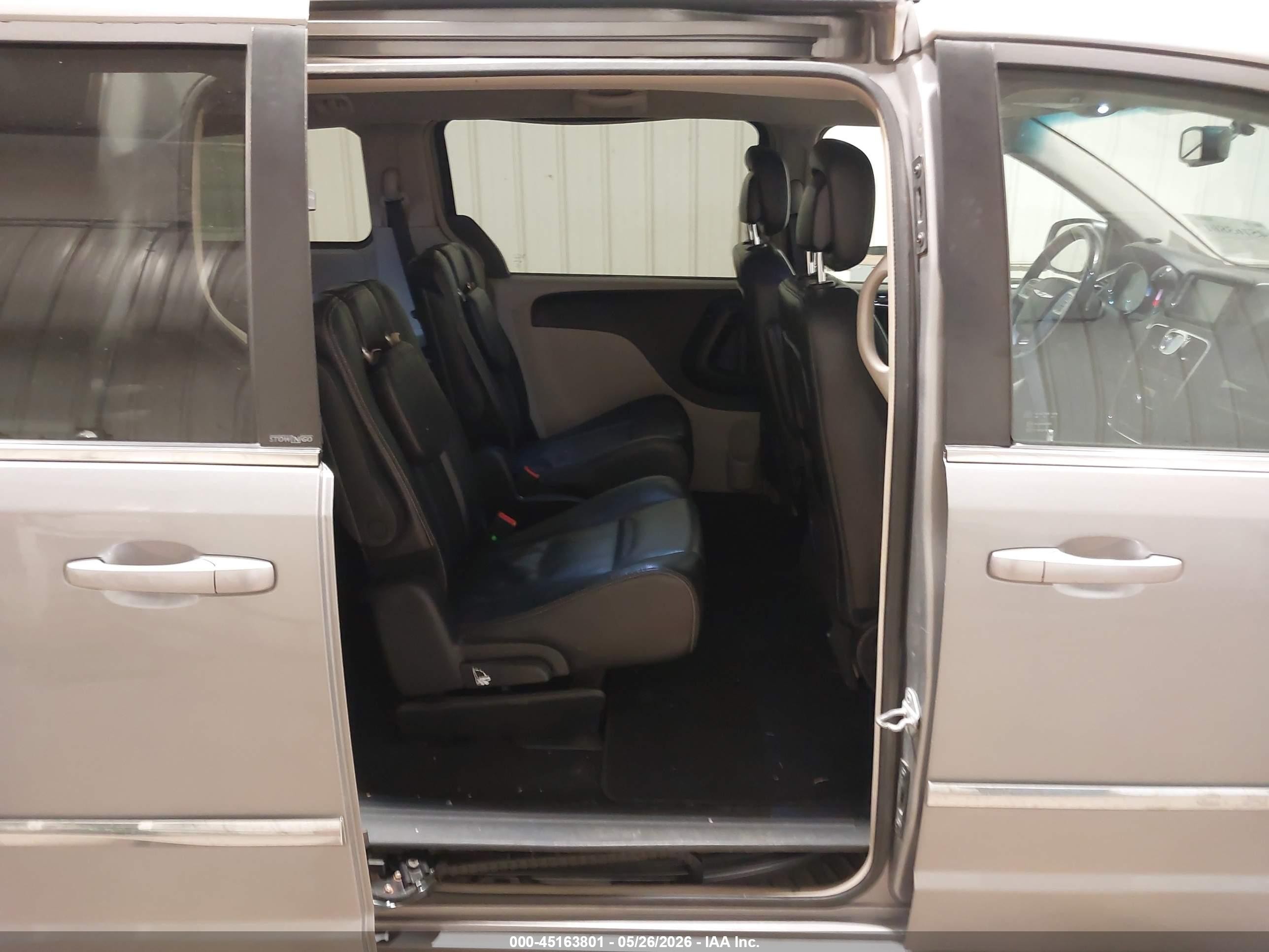2014 Chrysler Town & Country Touring Серебряный vin: 2C4RC1BG9ER255354