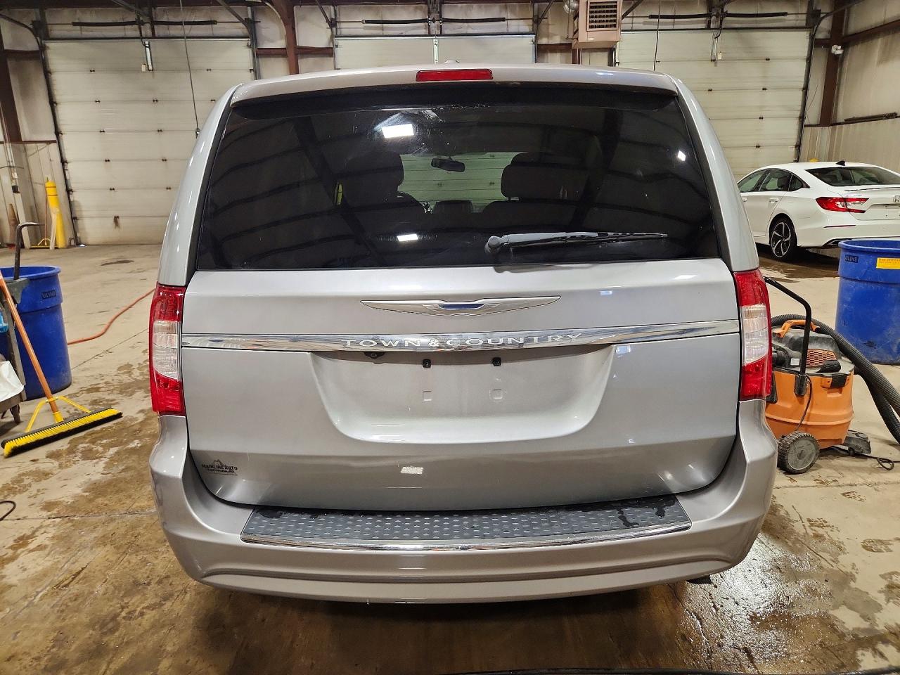 2014 Chrysler Town & Country Touring Silver vin: 2C4RC1BG9ER303855