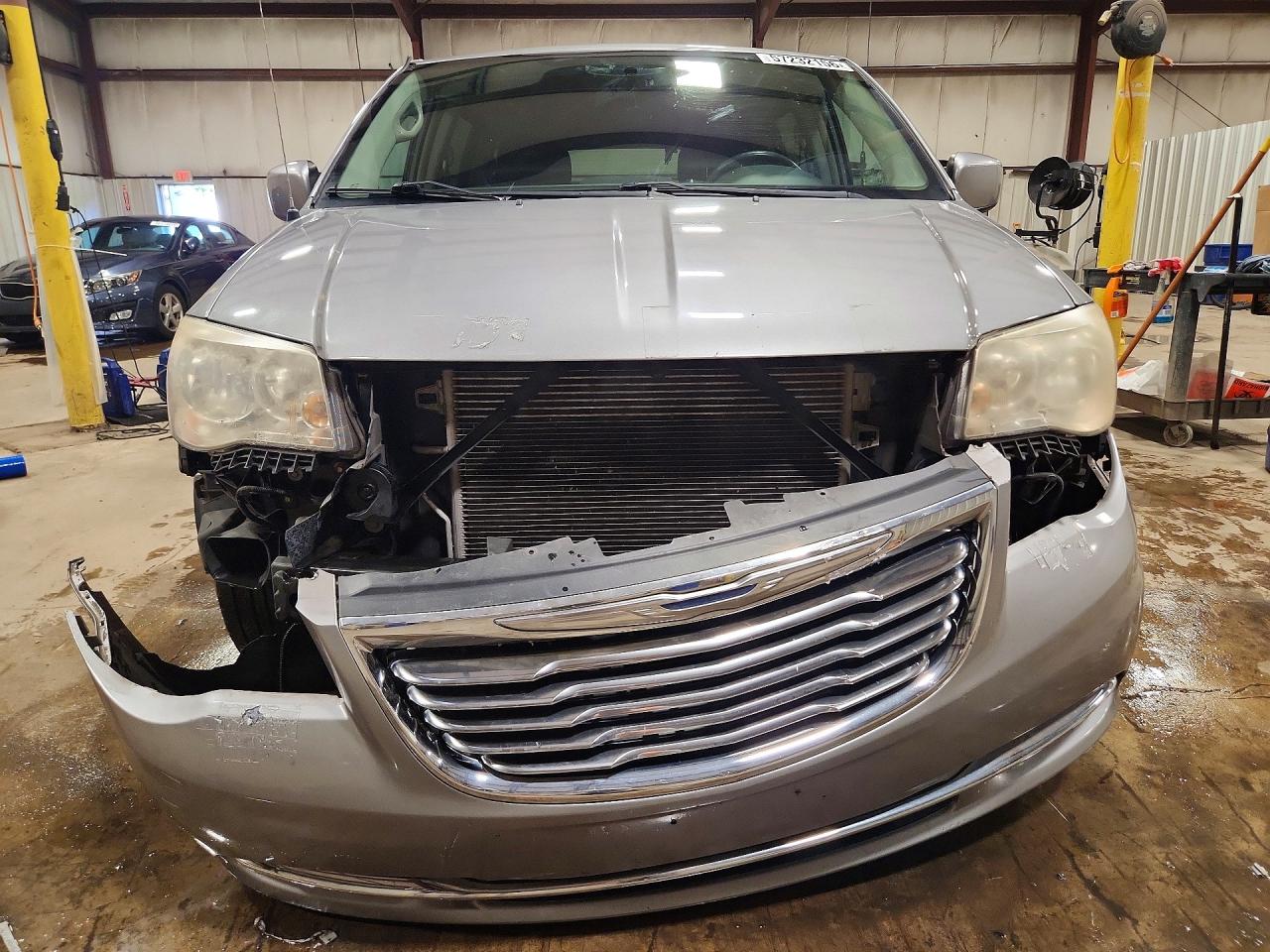 2014 Chrysler Town & Country Touring Silver vin: 2C4RC1BG9ER303855